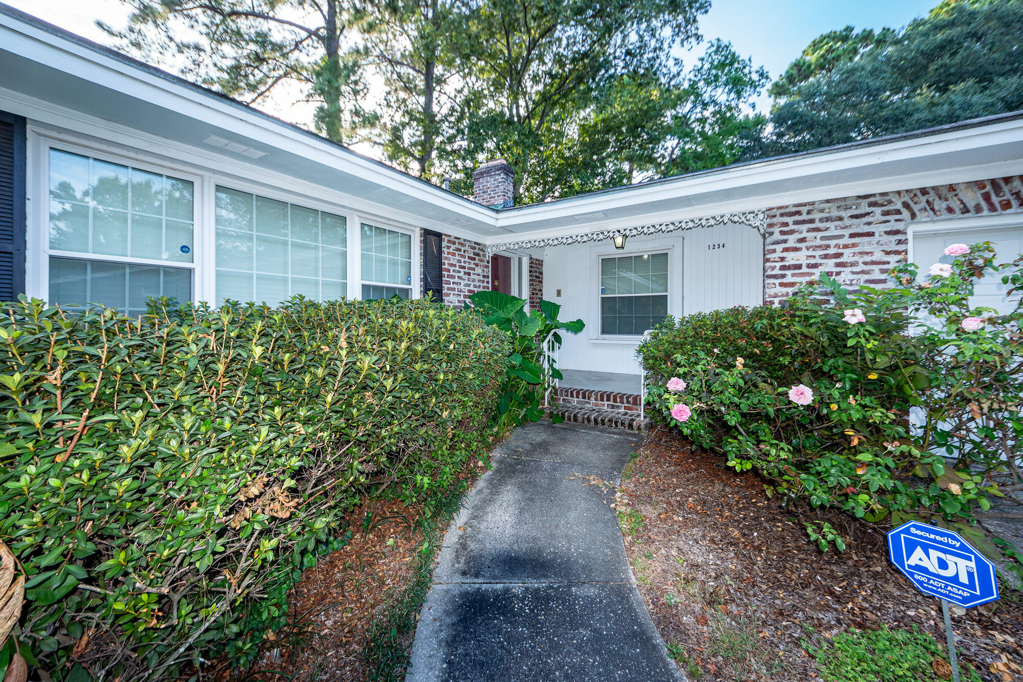 1234 Brookside Drive