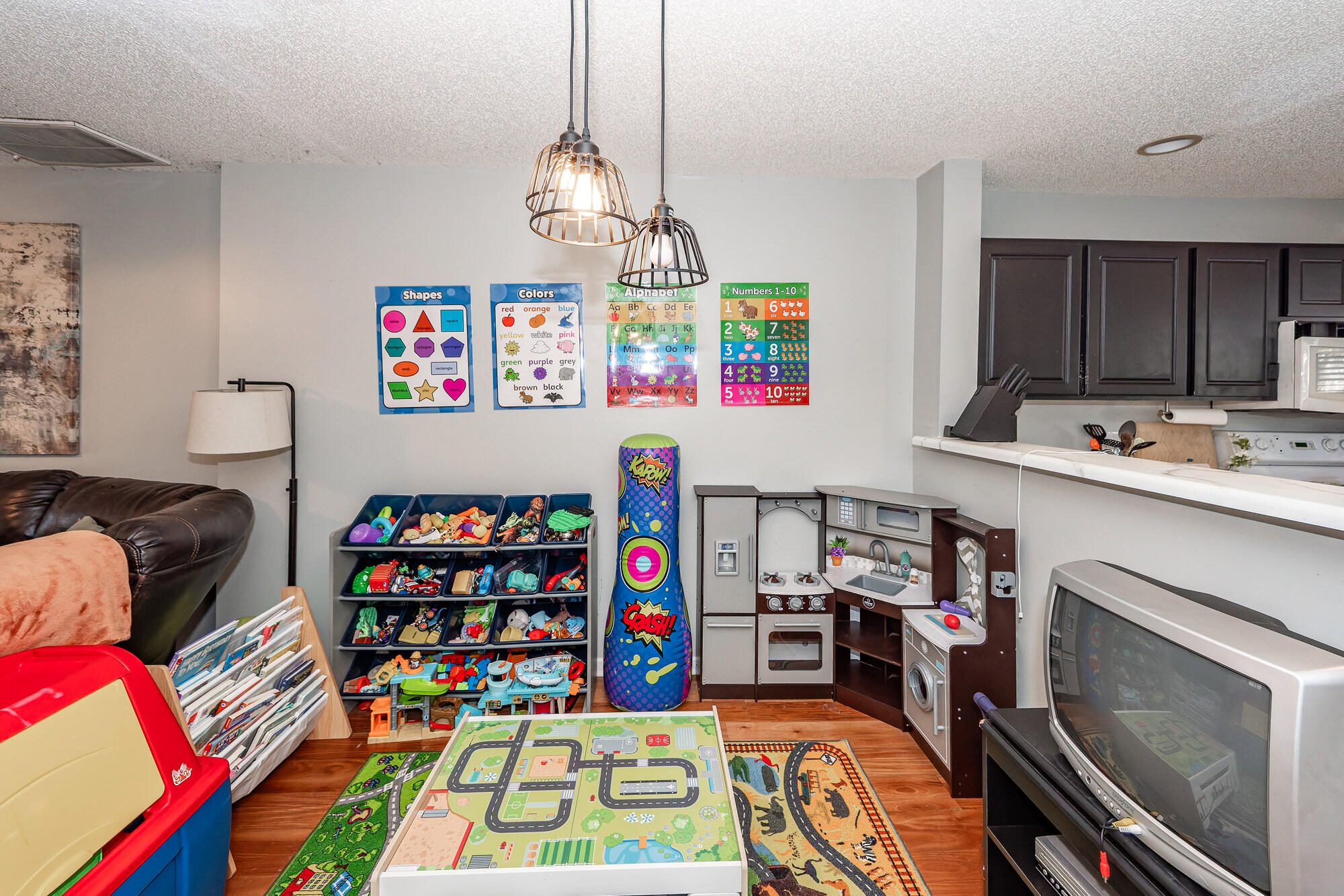 8097 Shadow Oak Drive