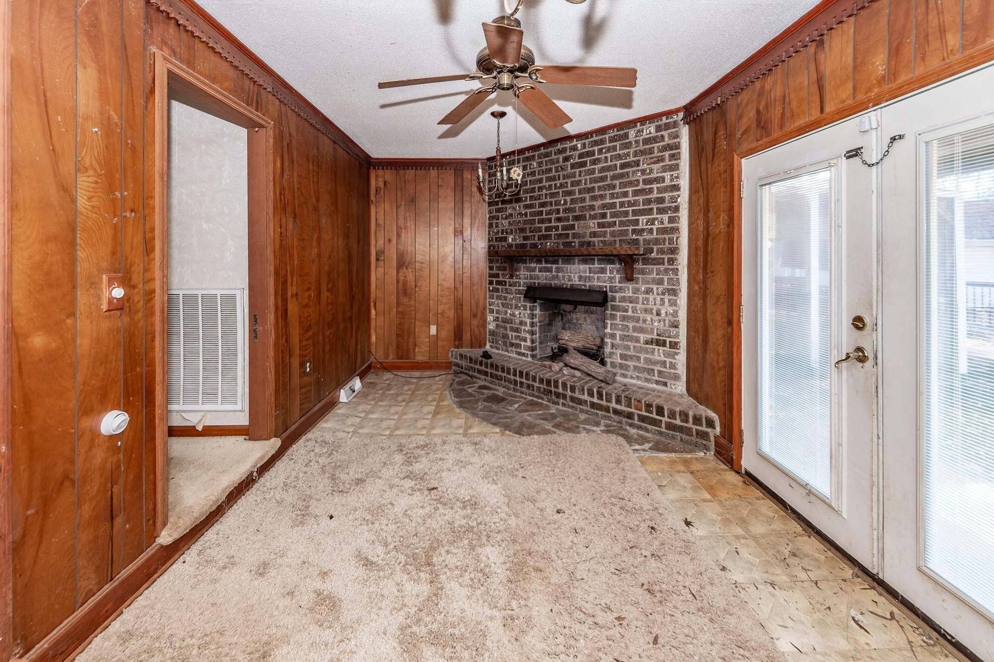 105 Renau Boulevard