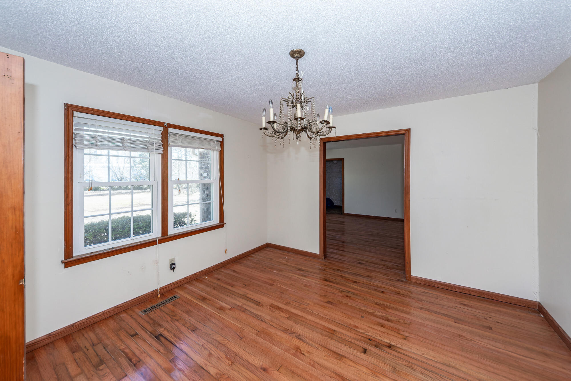 105 Renau Boulevard