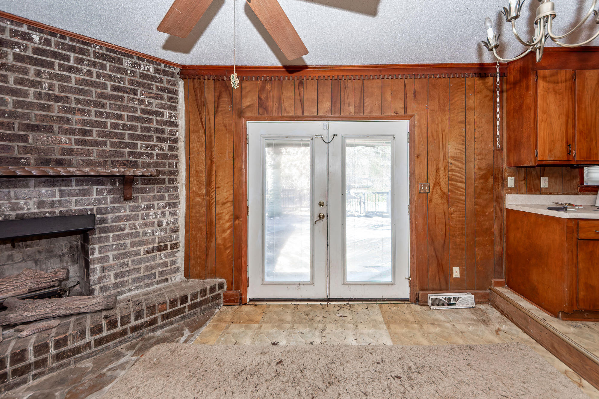 105 Renau Boulevard