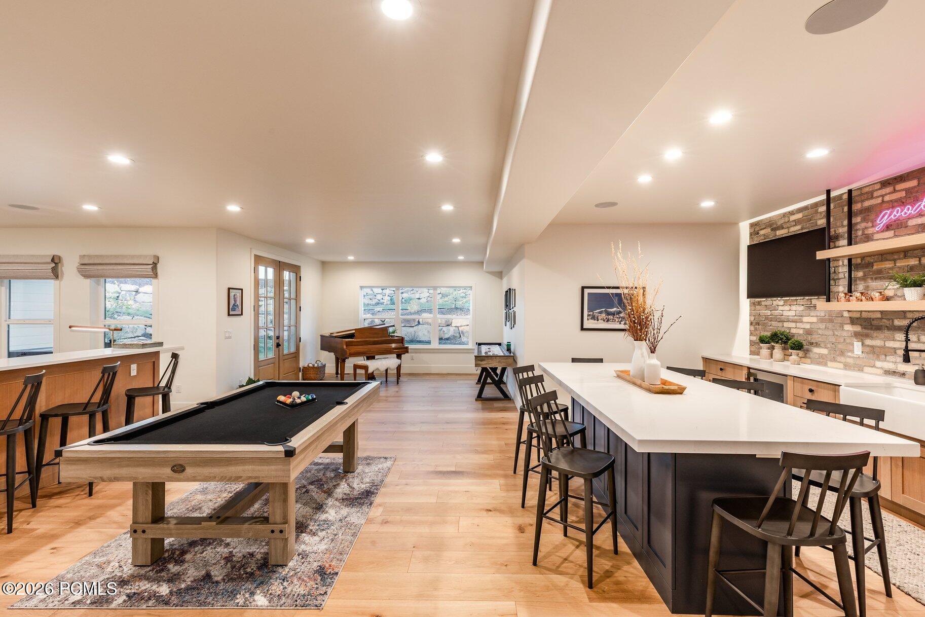1677 W Lambert Lane