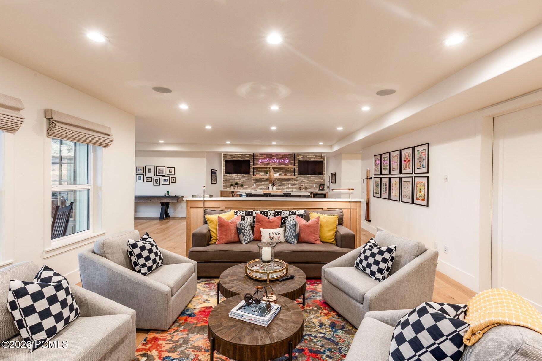 1677 W Lambert Lane