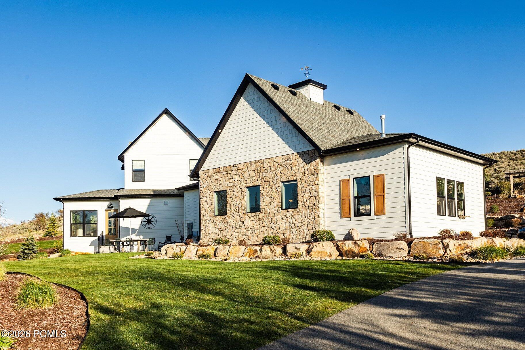 1677 W Lambert Lane