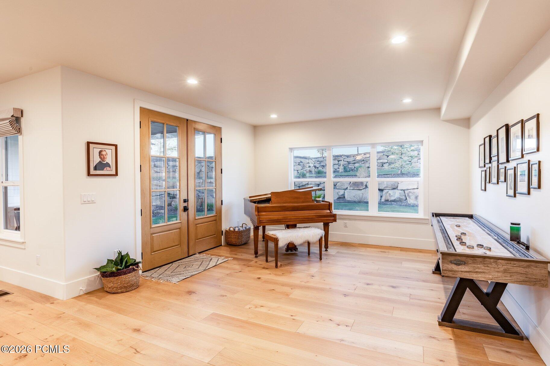 1677 W Lambert Lane