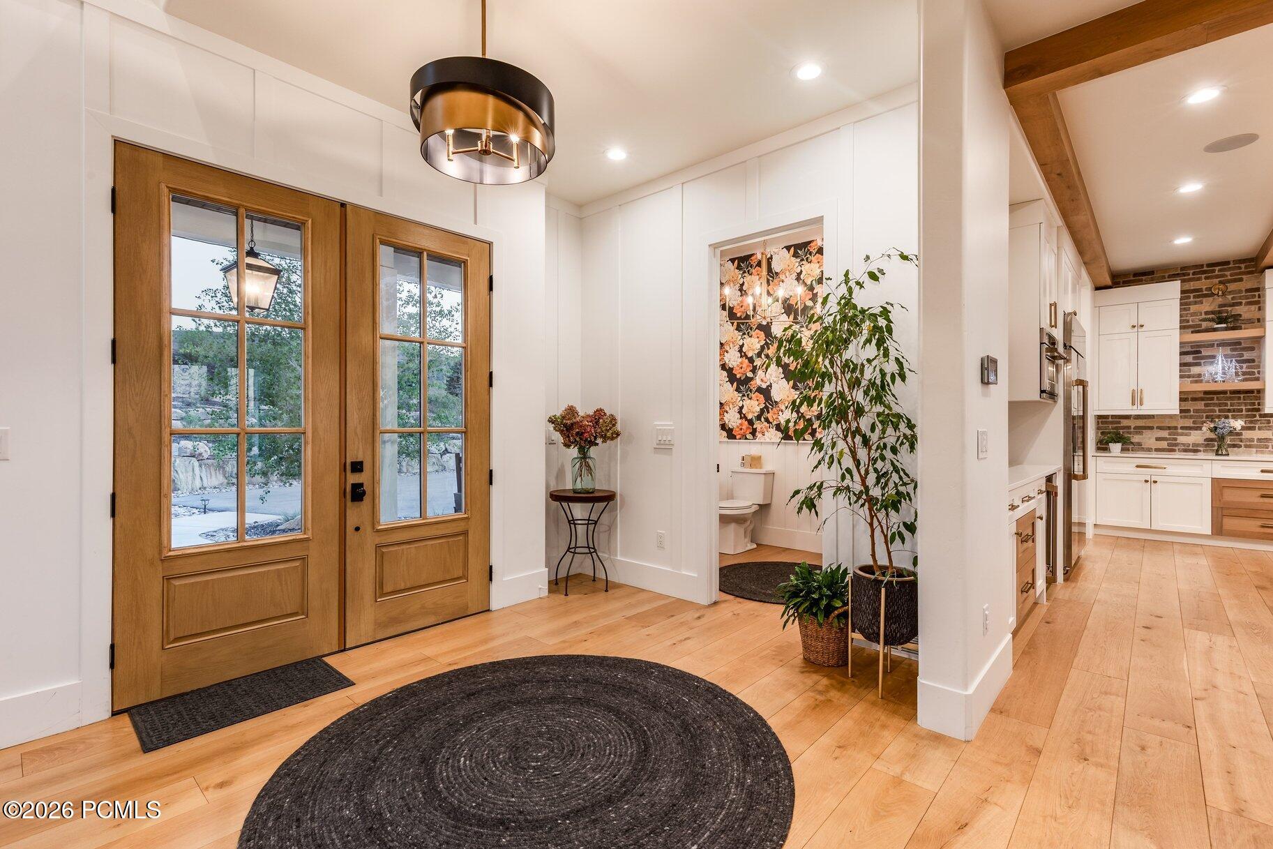 1677 W Lambert Lane
