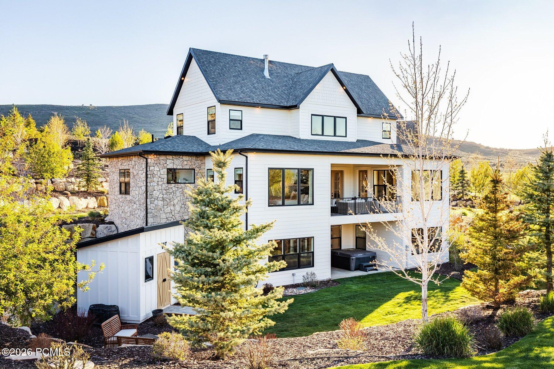 1677 W Lambert Lane