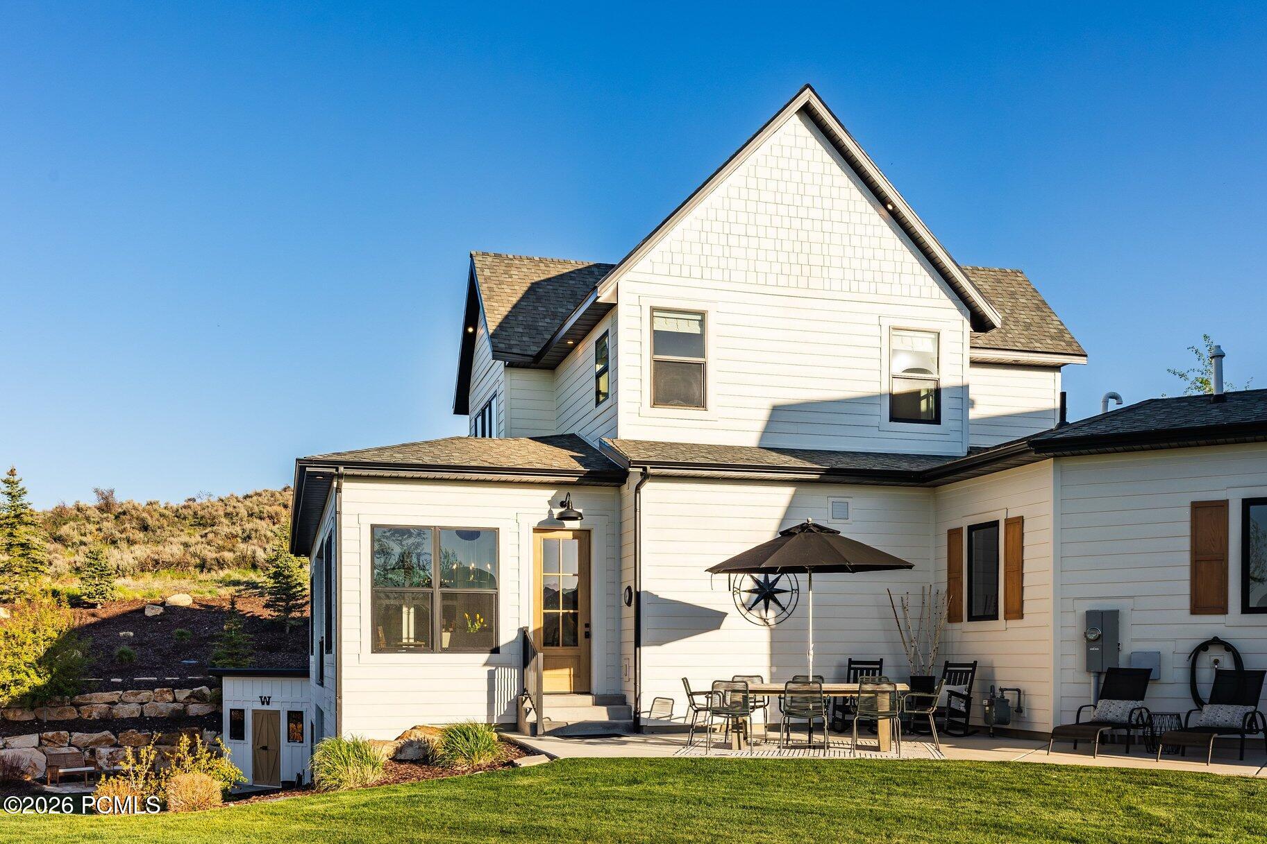 1677 W Lambert Lane