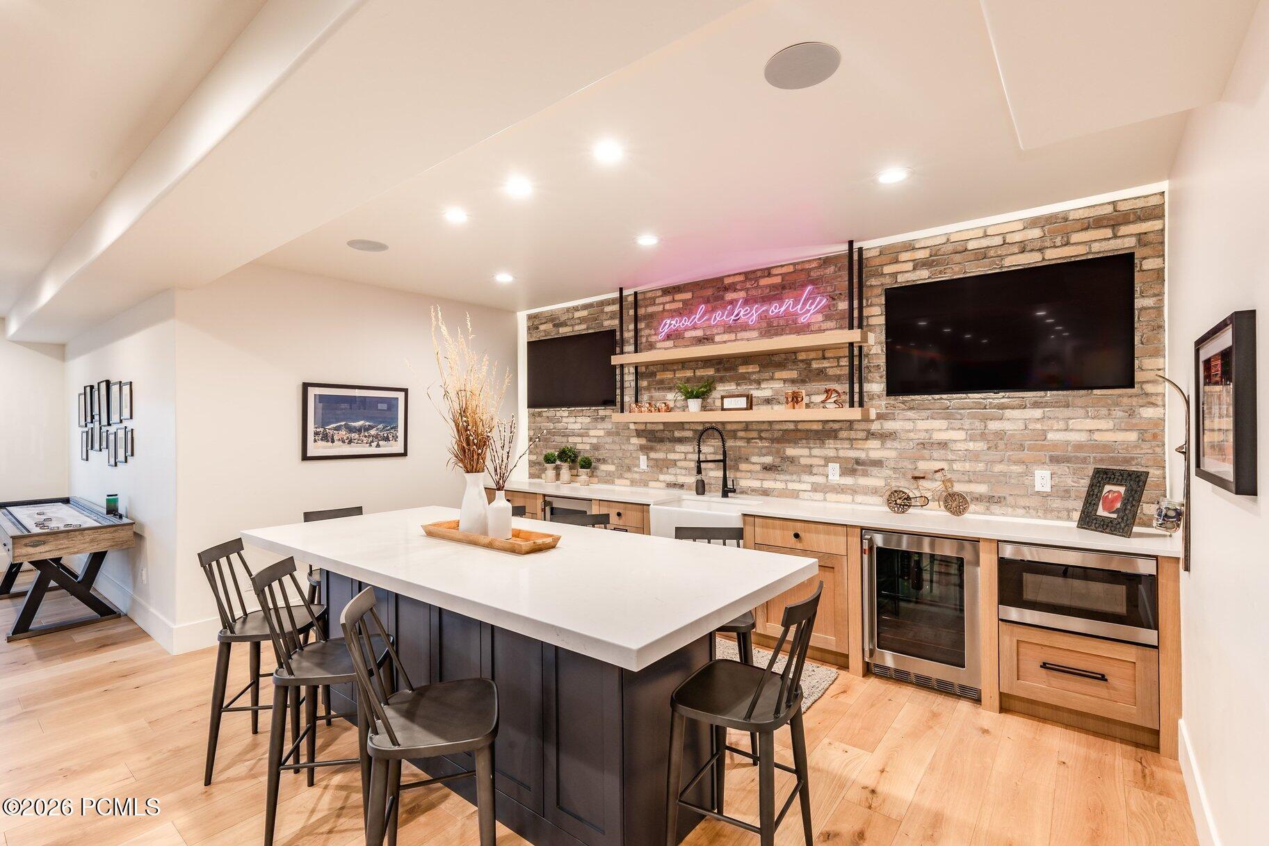 1677 W Lambert Lane