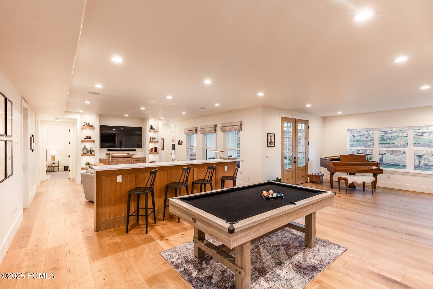 1677 W Lambert Lane