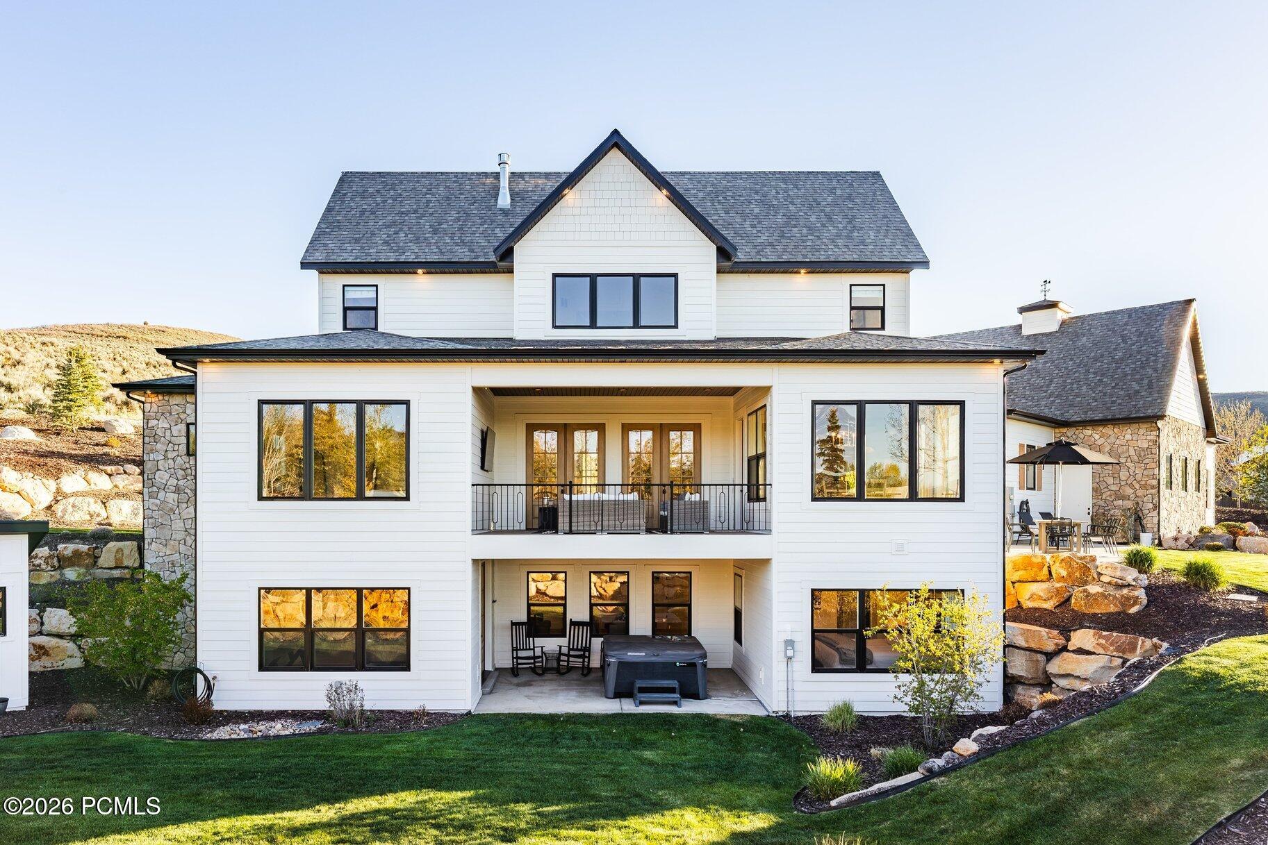 1677 W Lambert Lane