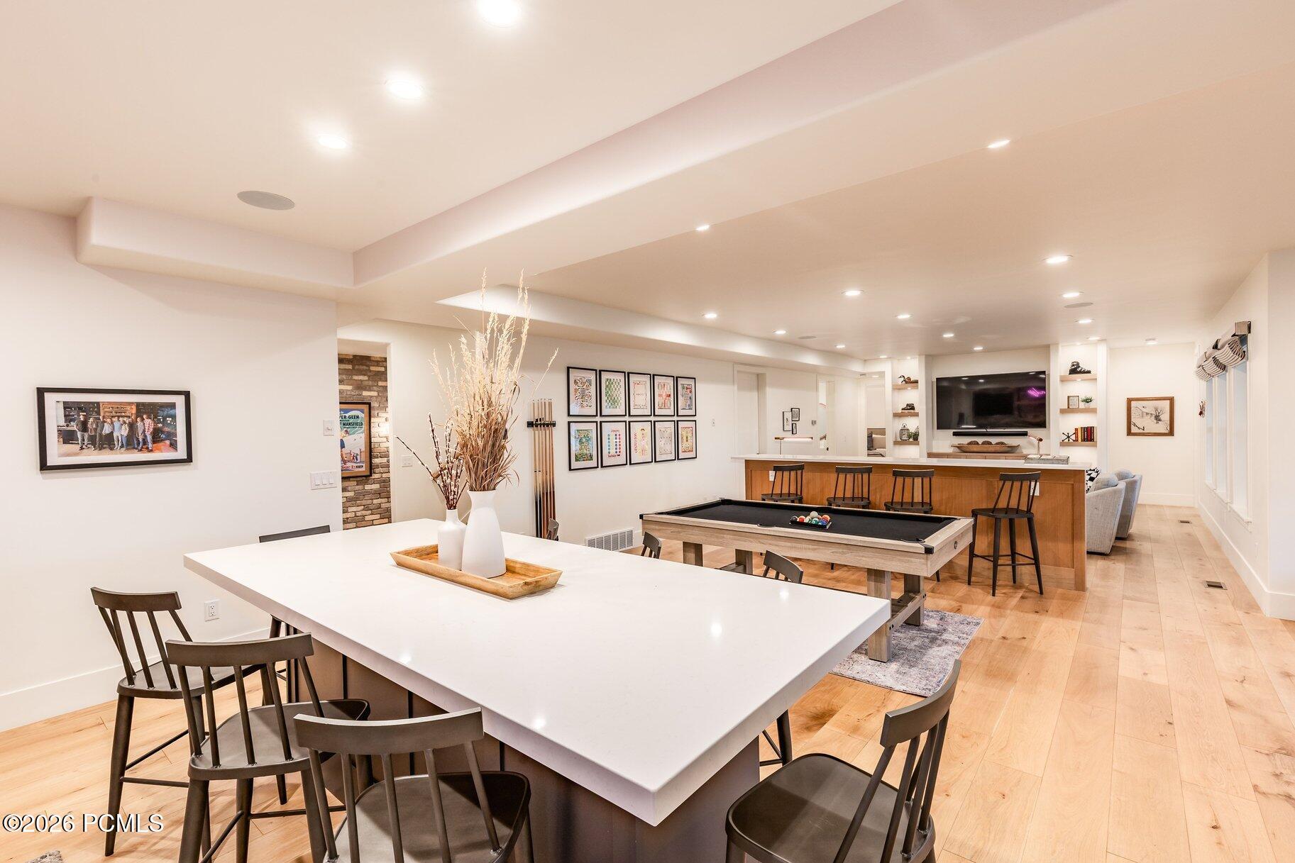 1677 W Lambert Lane