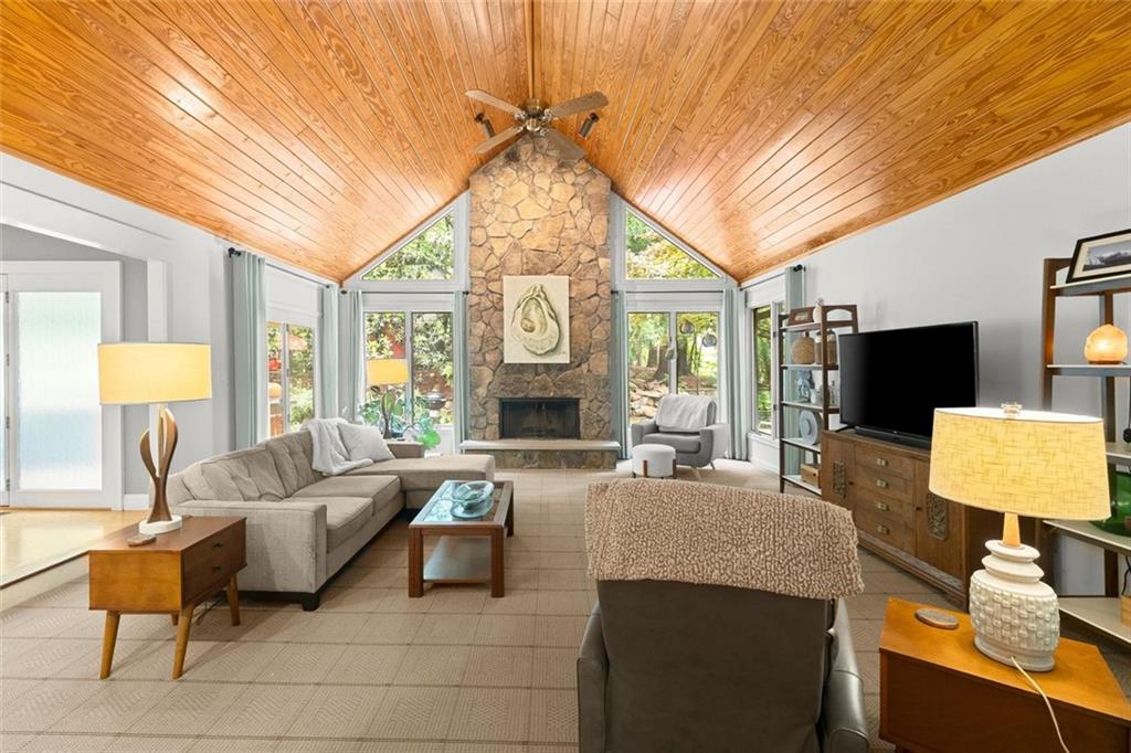 2125 Double Creek Lane