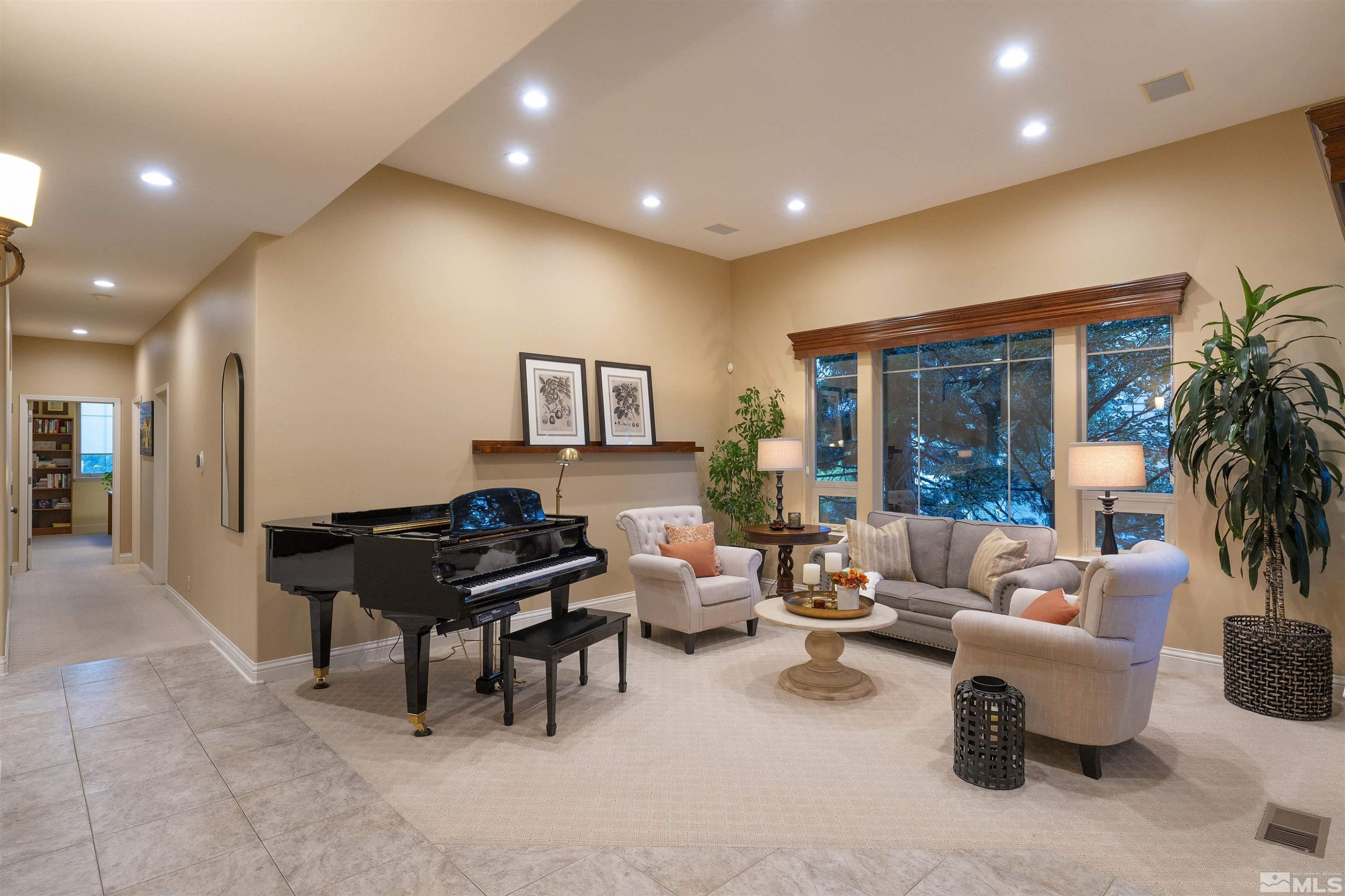 4570 Mountaingate Drive