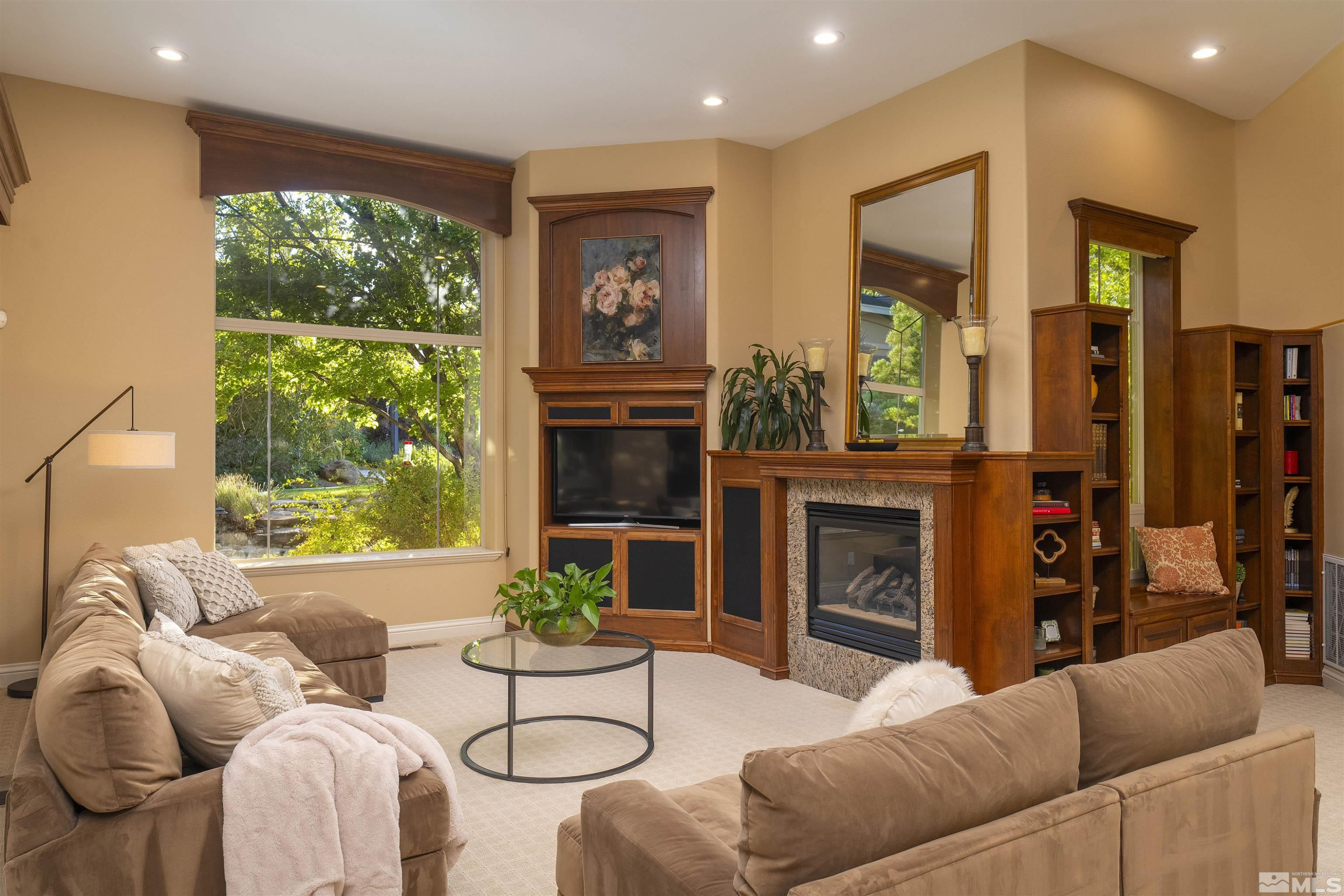 4570 Mountaingate Drive