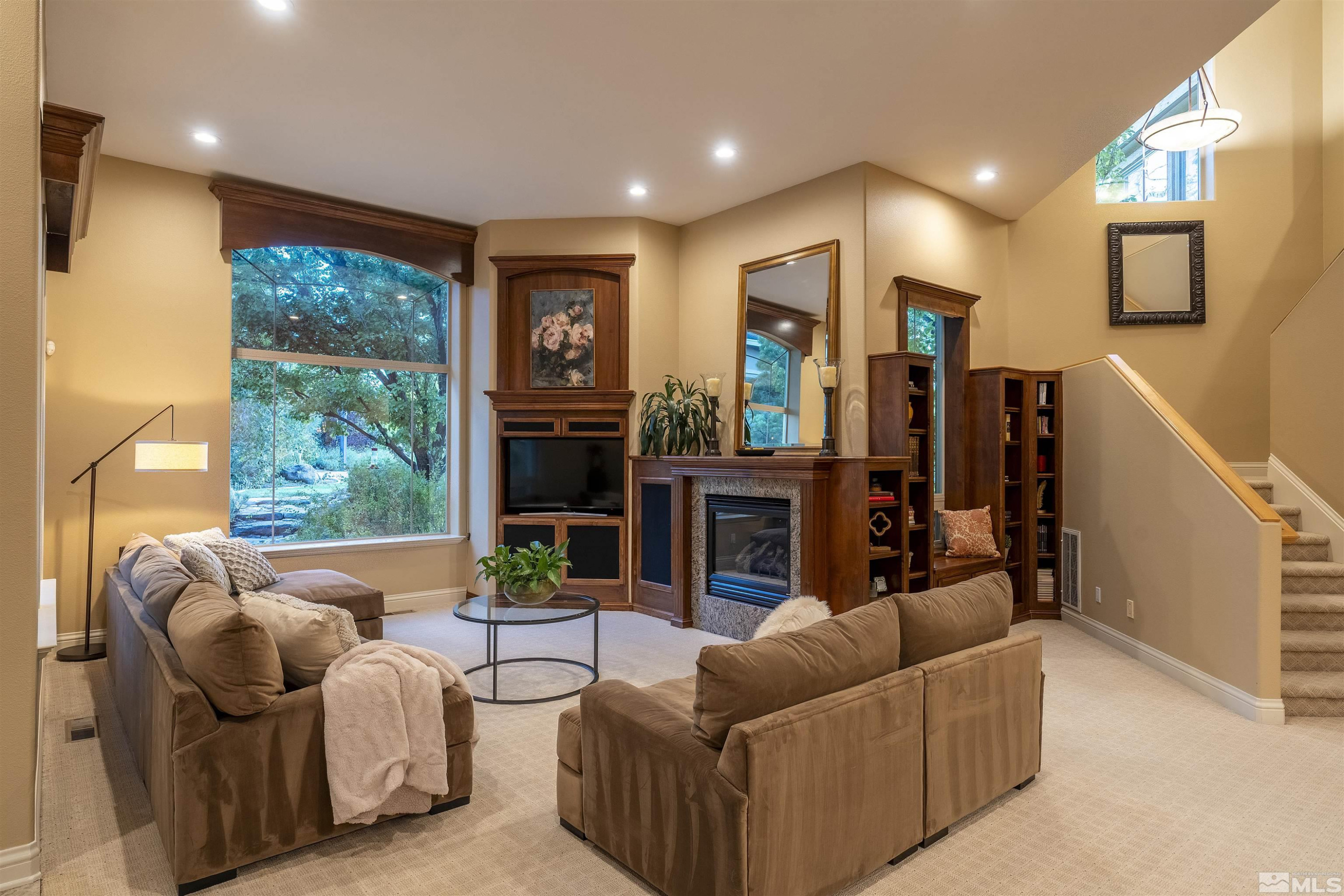 4570 Mountaingate Drive