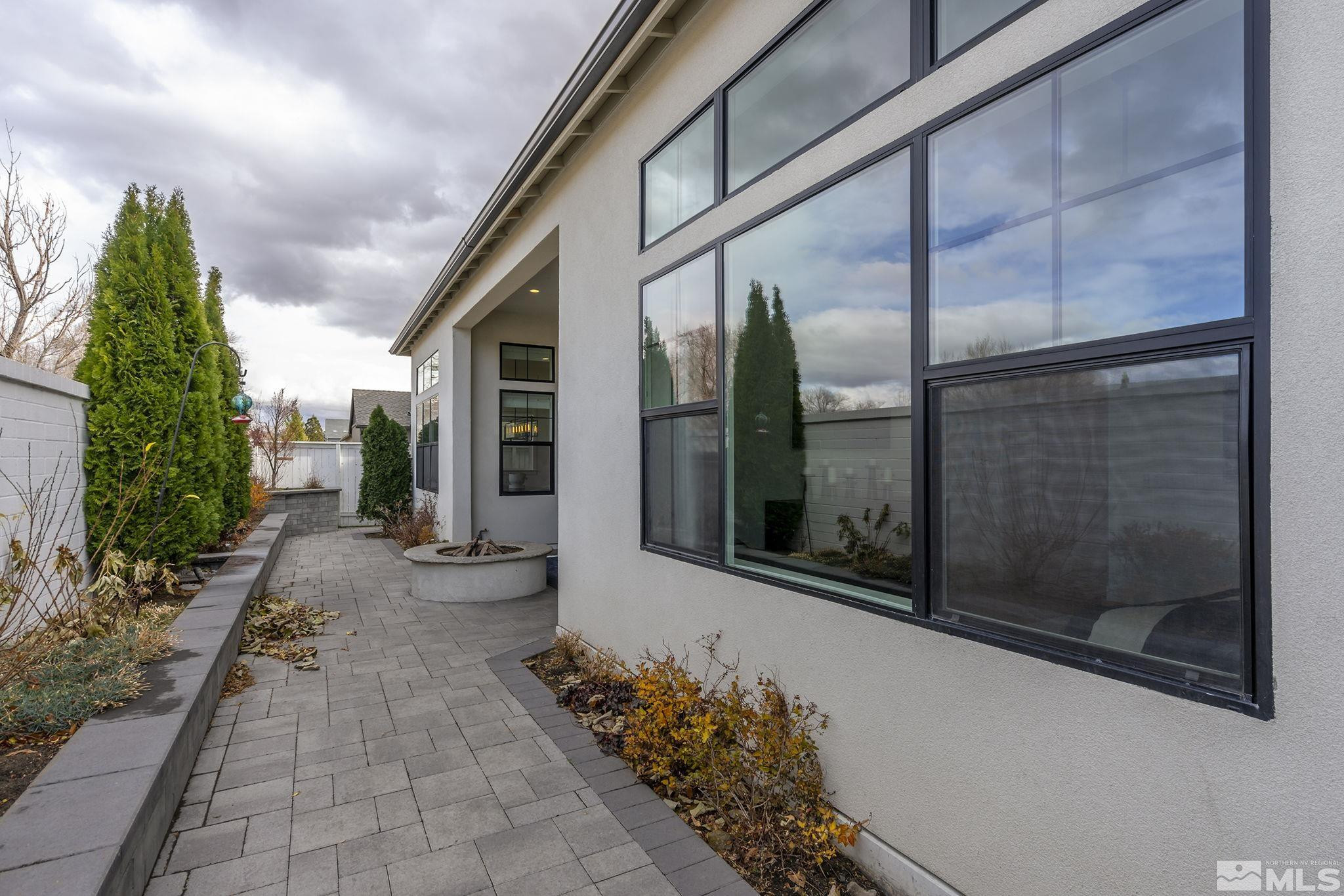 713 W Pleasant Oak Trail