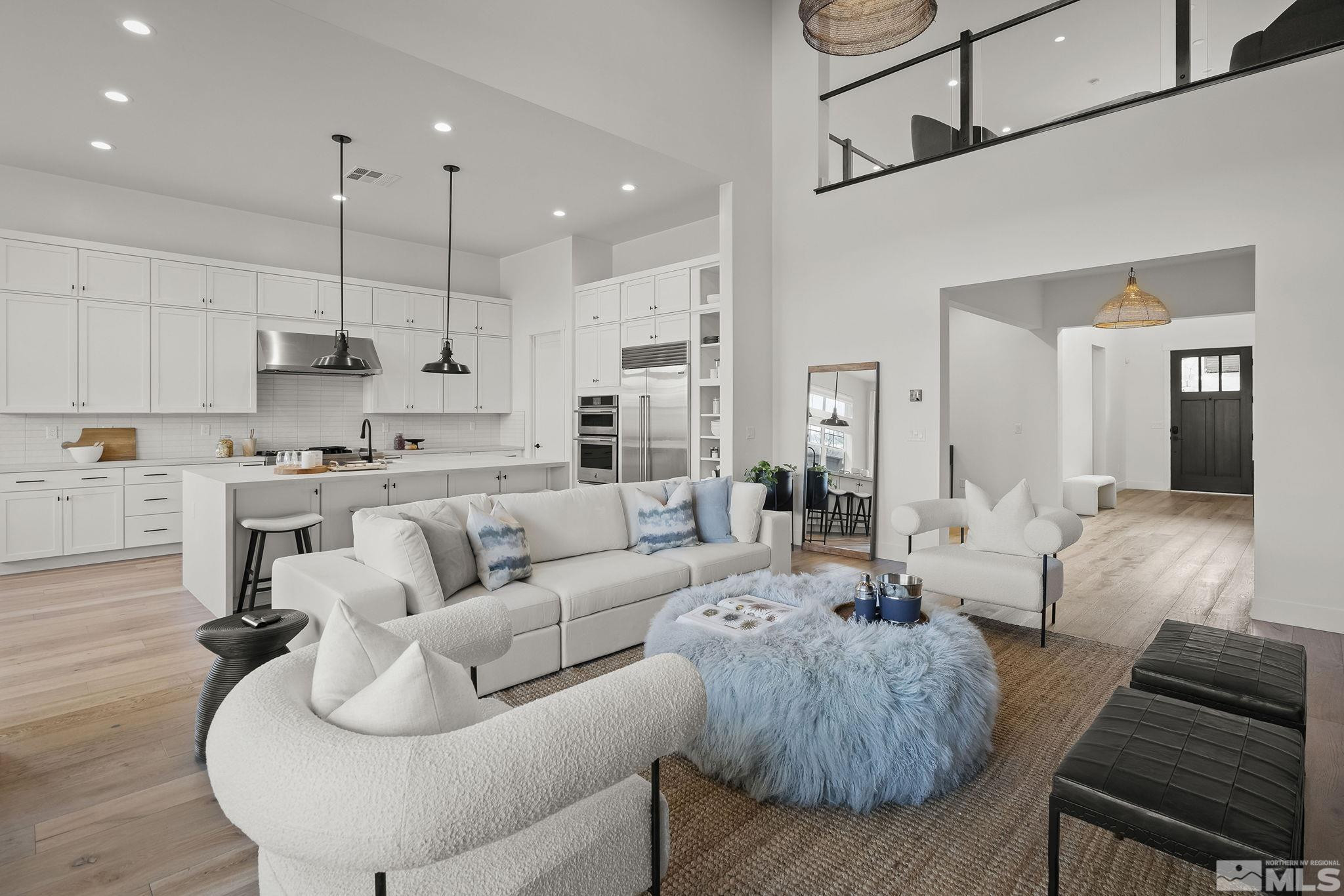 713 W Pleasant Oak Trail