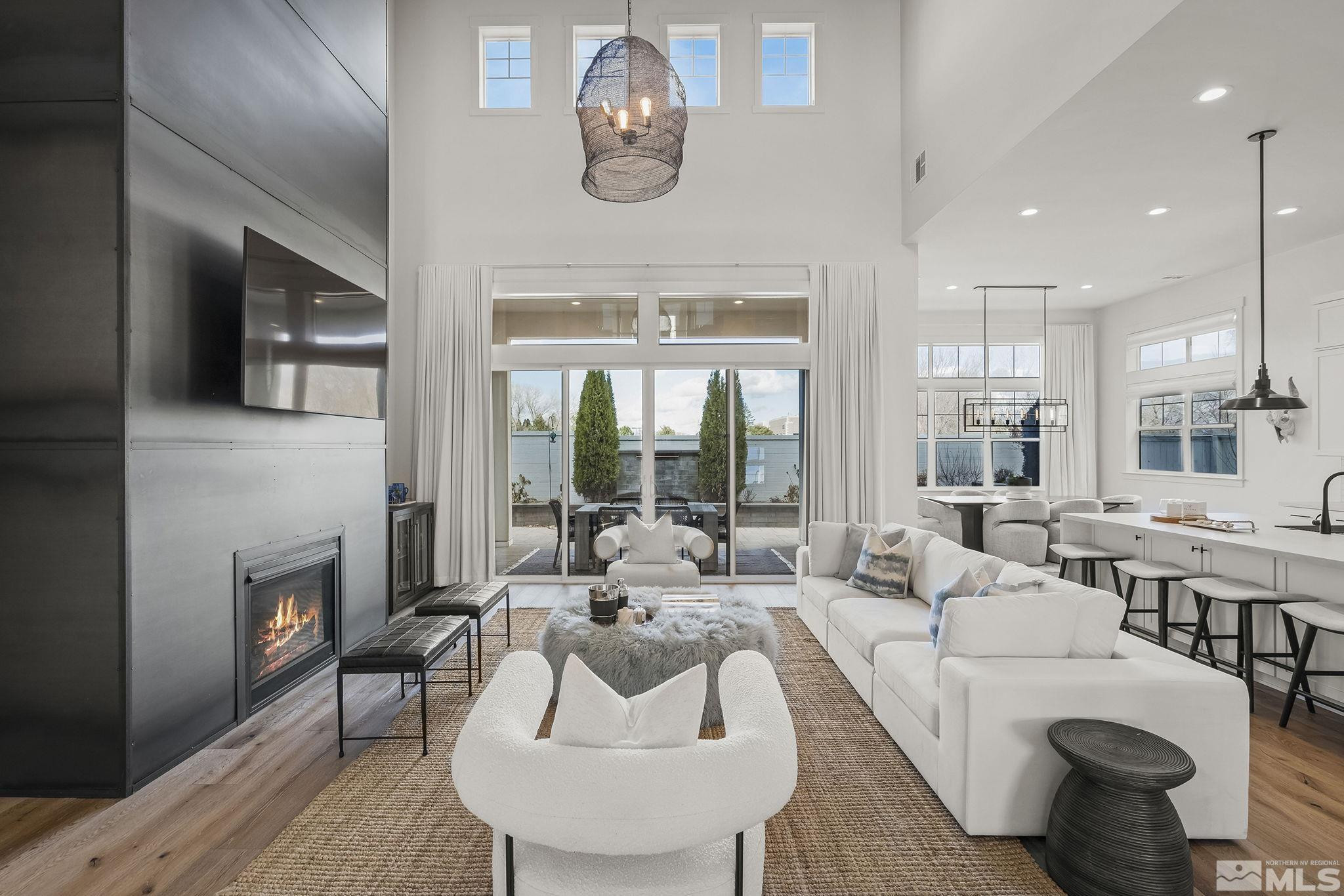 713 W Pleasant Oak Trail