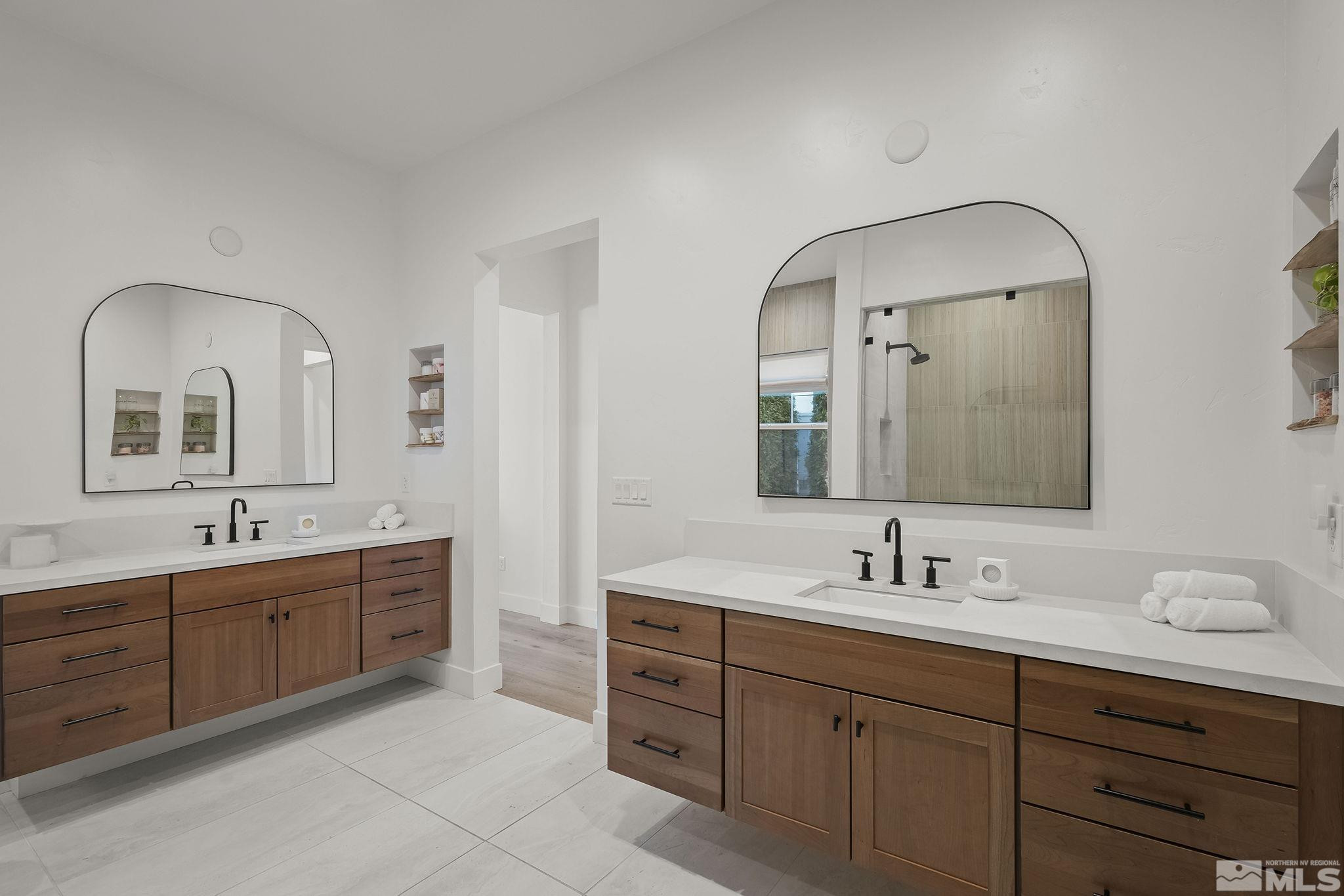 713 W Pleasant Oak Trail