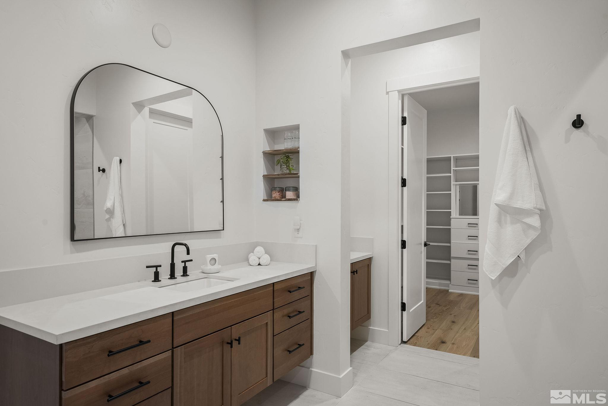 713 W Pleasant Oak Trail