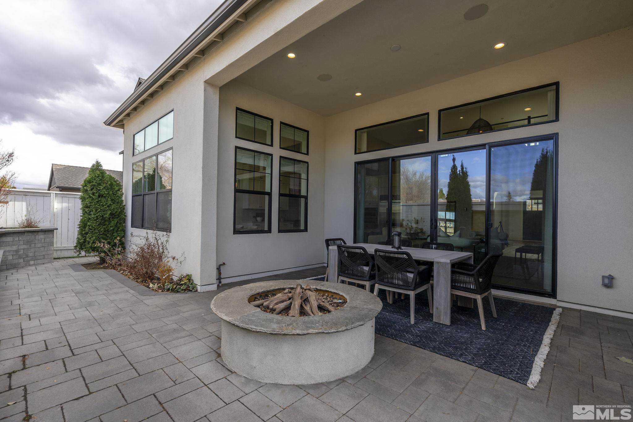 713 W Pleasant Oak Trail