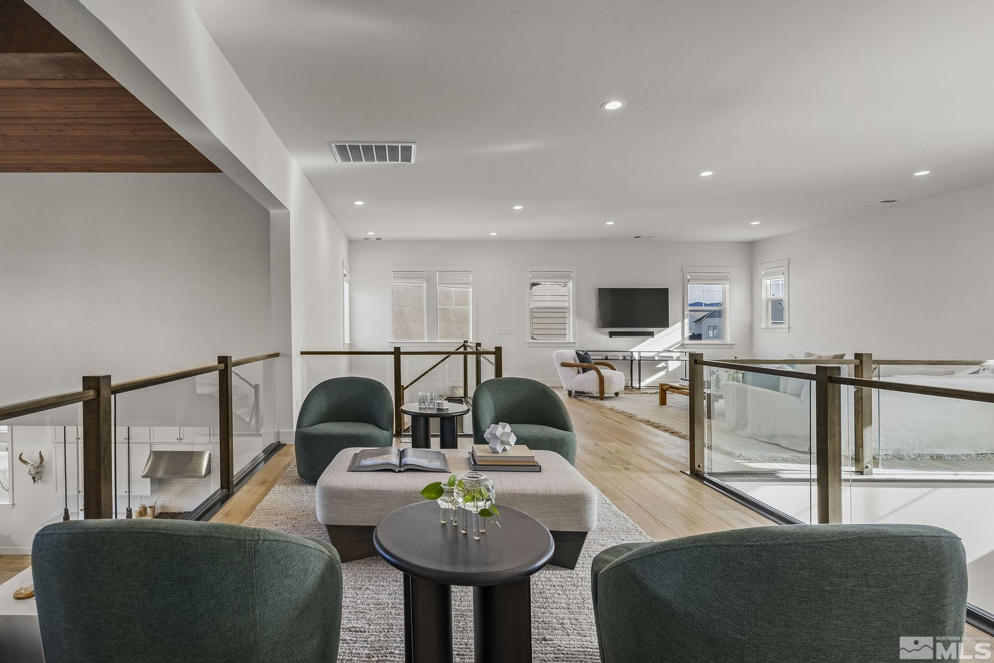 713 W Pleasant Oak Trail