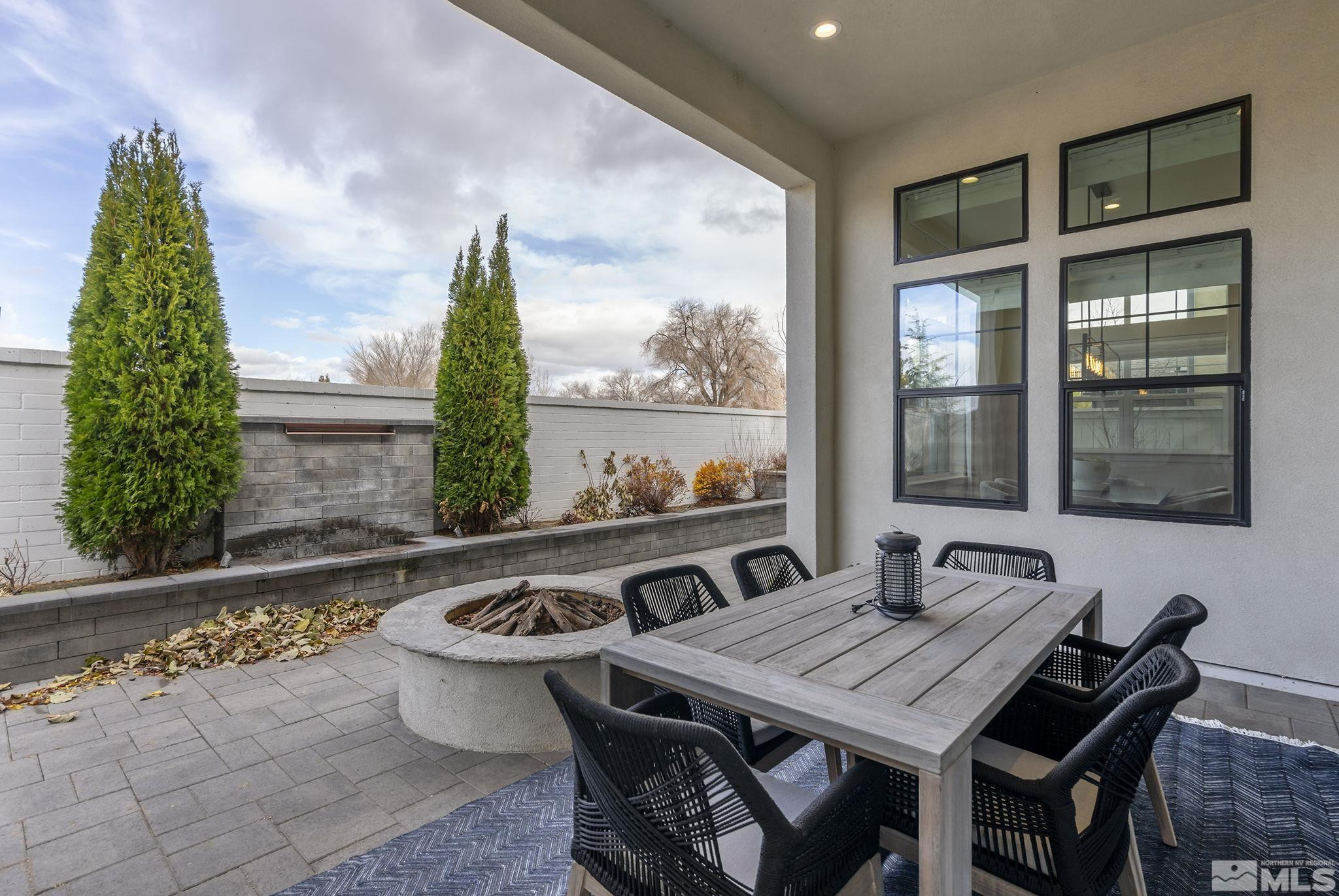 713 W Pleasant Oak Trail