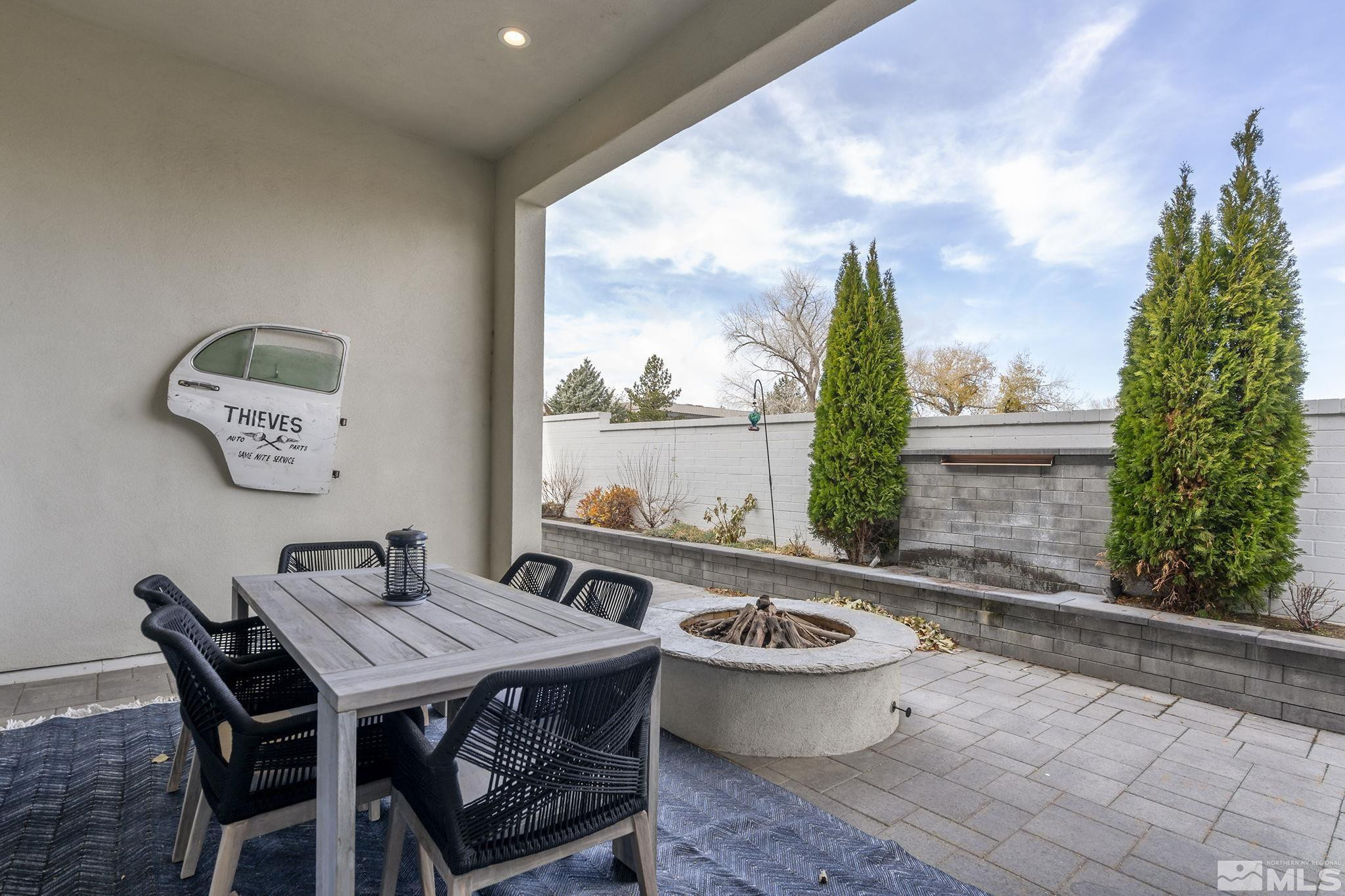 713 W Pleasant Oak Trail