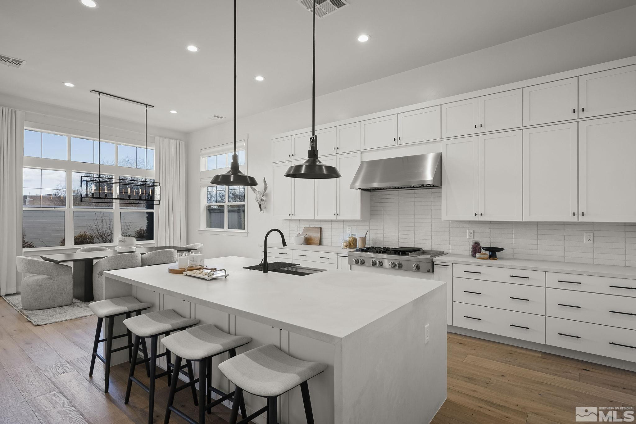 713 W Pleasant Oak Trail