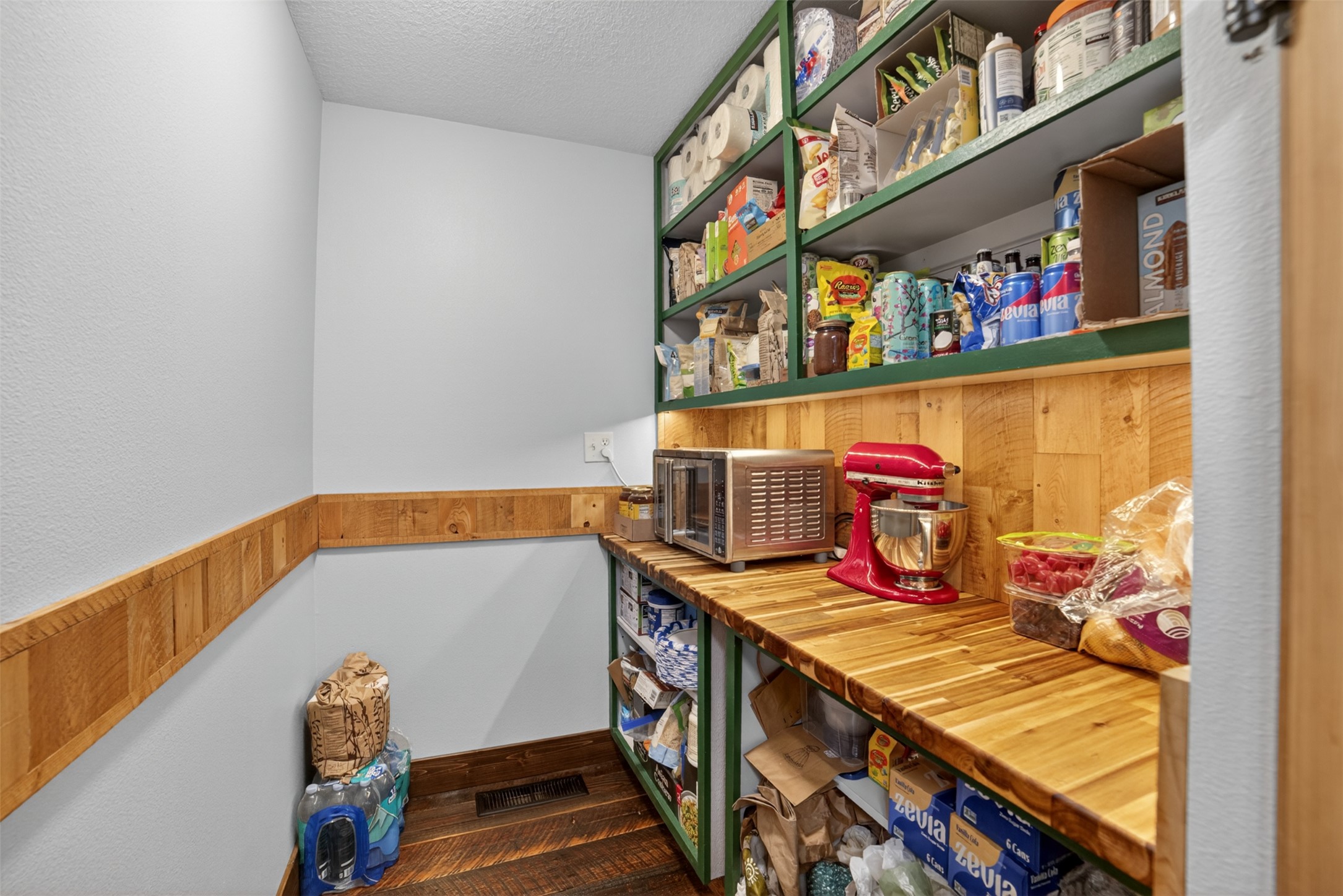 3820 Foothill Road