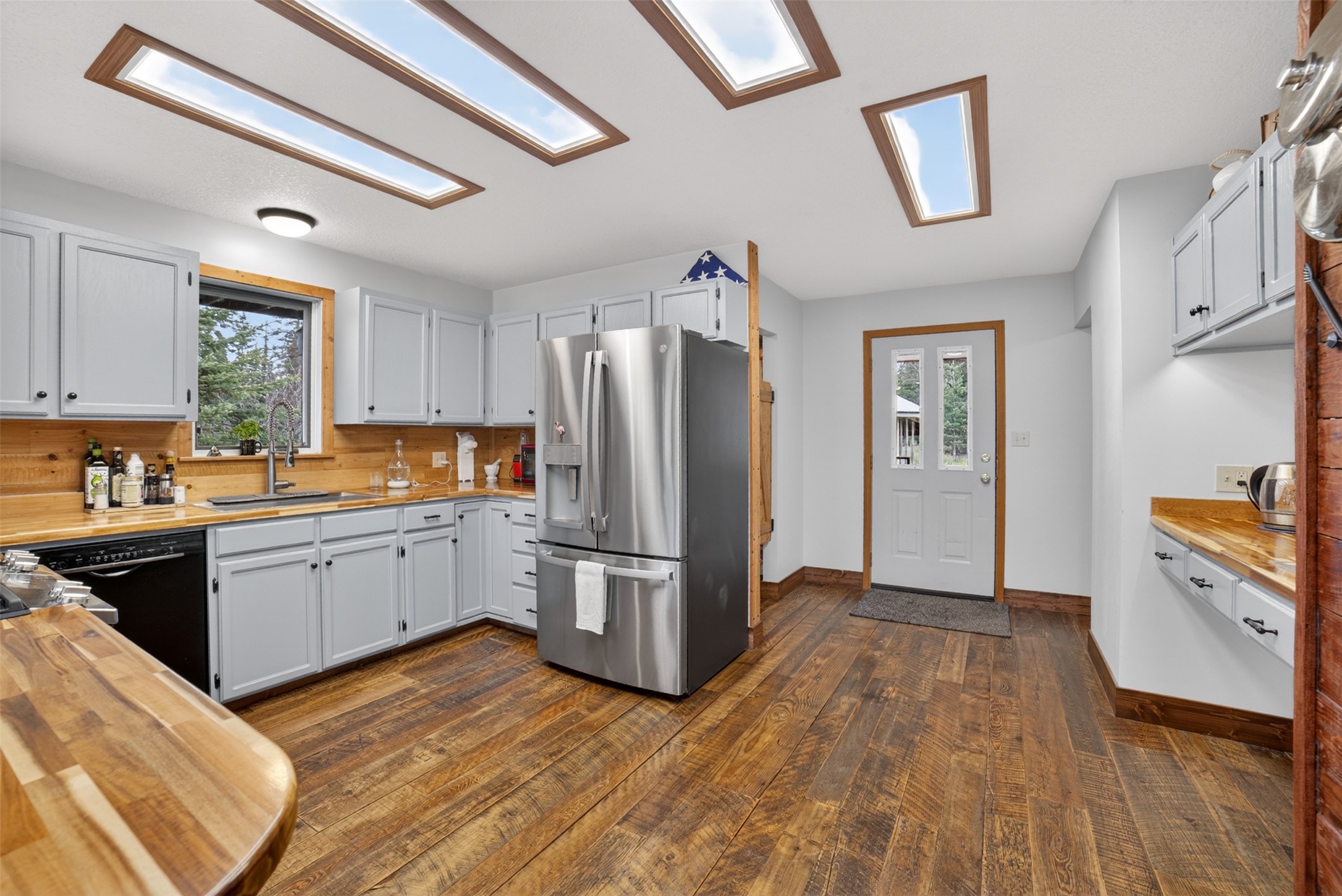 3820 Foothill Road