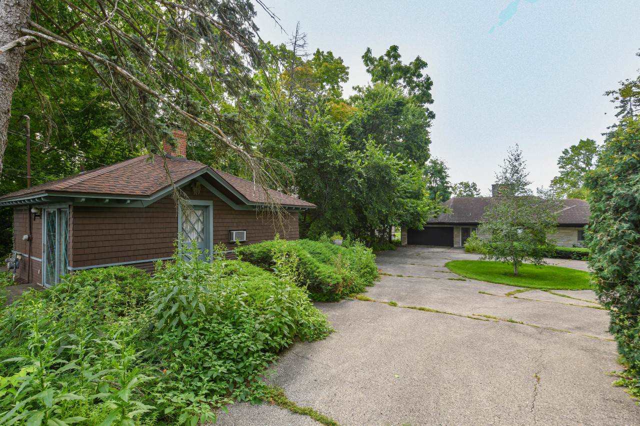 1310 W Main St