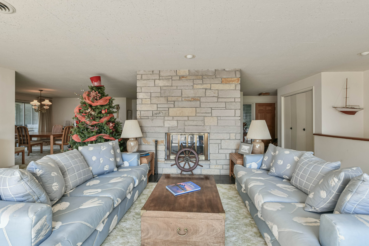 1310 W Main St
