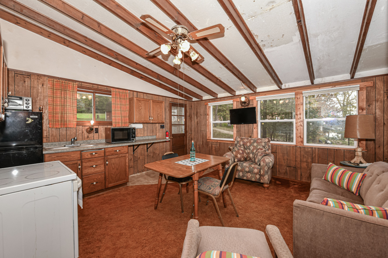 N6627 Anderson Dr