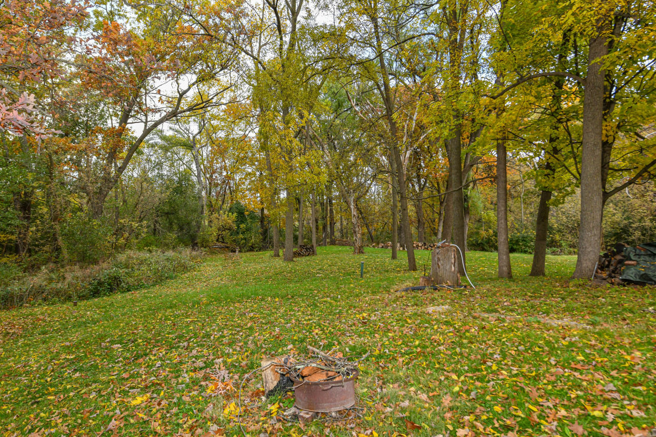 N6627 Anderson Dr