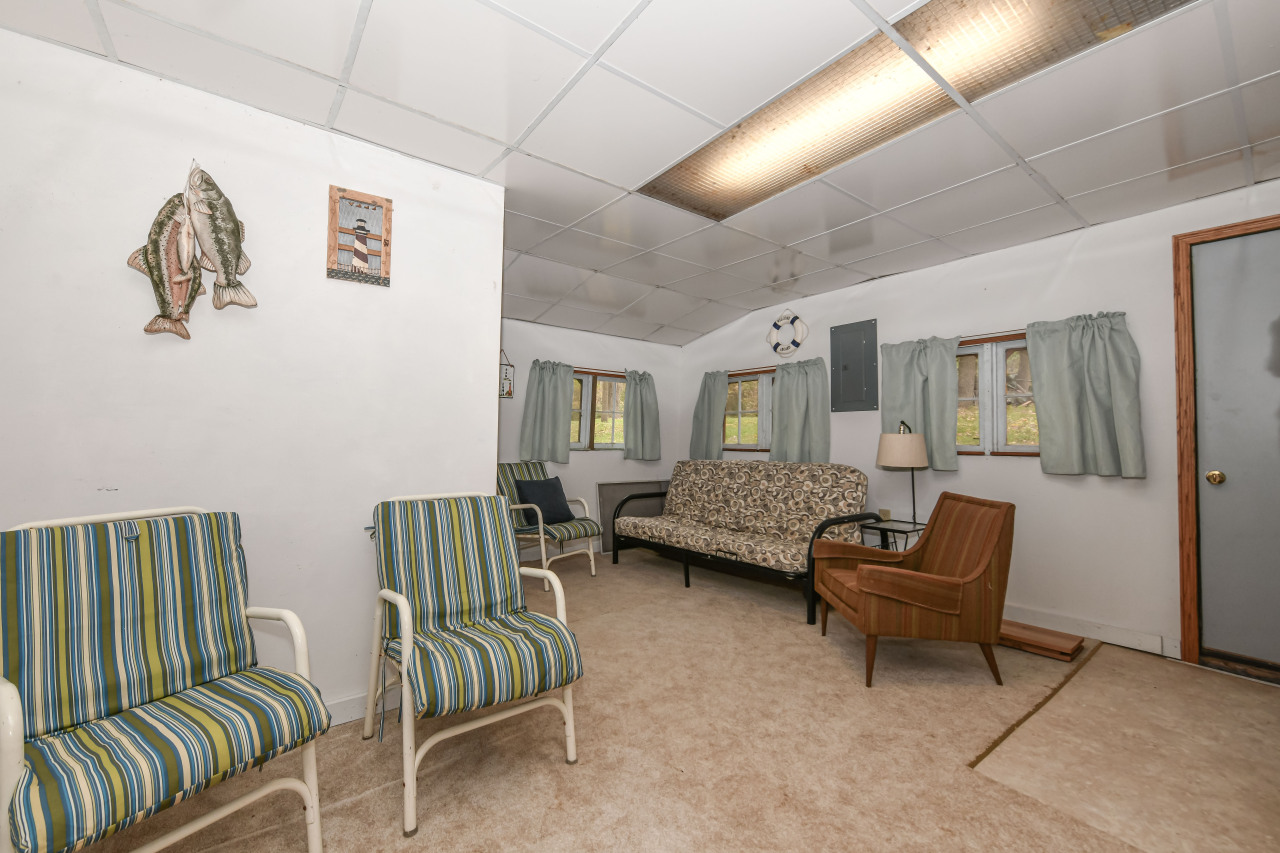 N6627 Anderson Dr