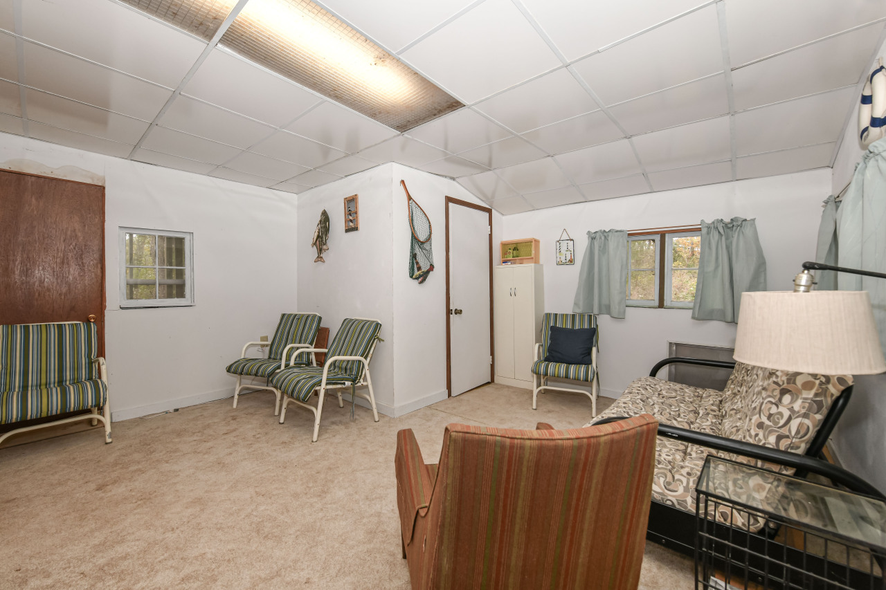 N6627 Anderson Dr