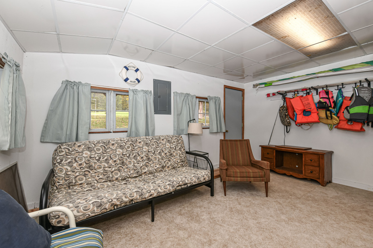 N6627 Anderson Dr