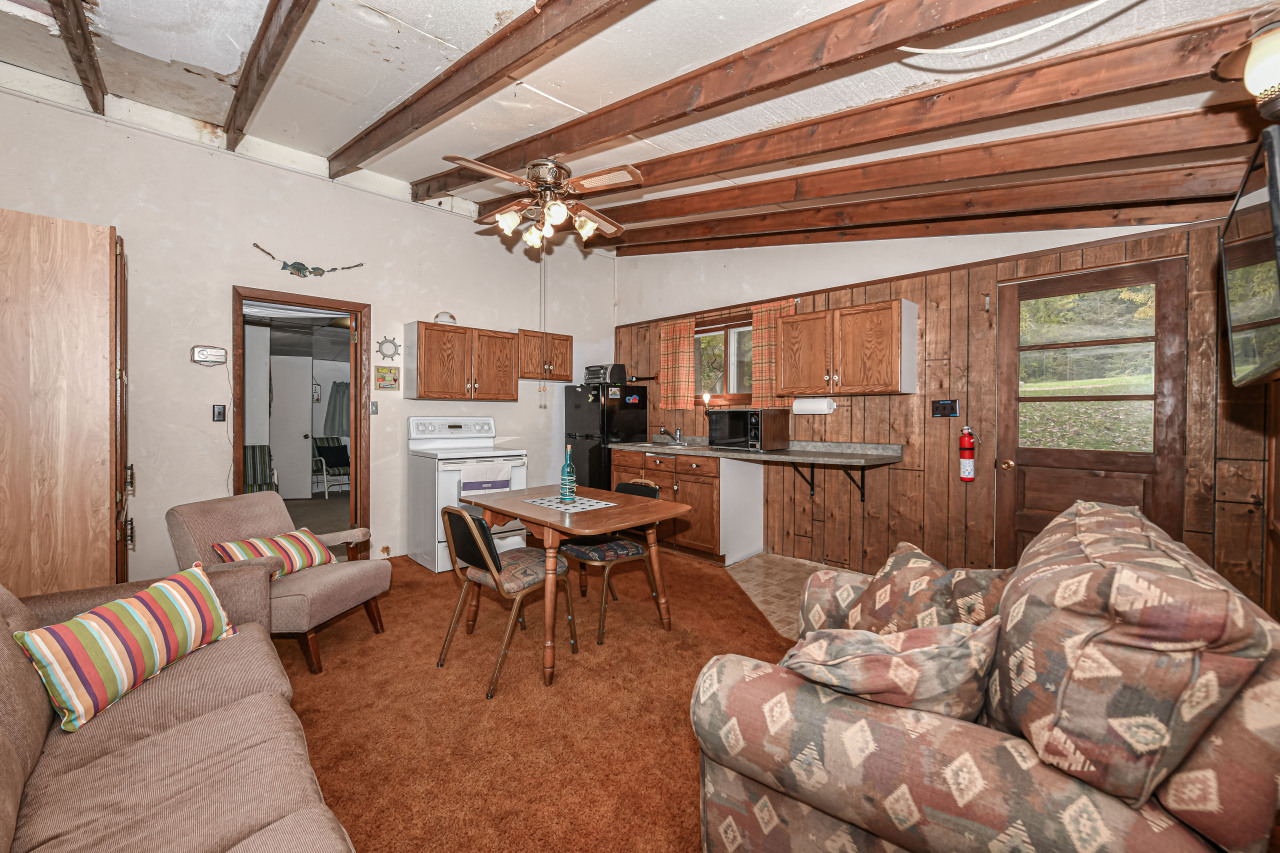N6627 Anderson Dr
