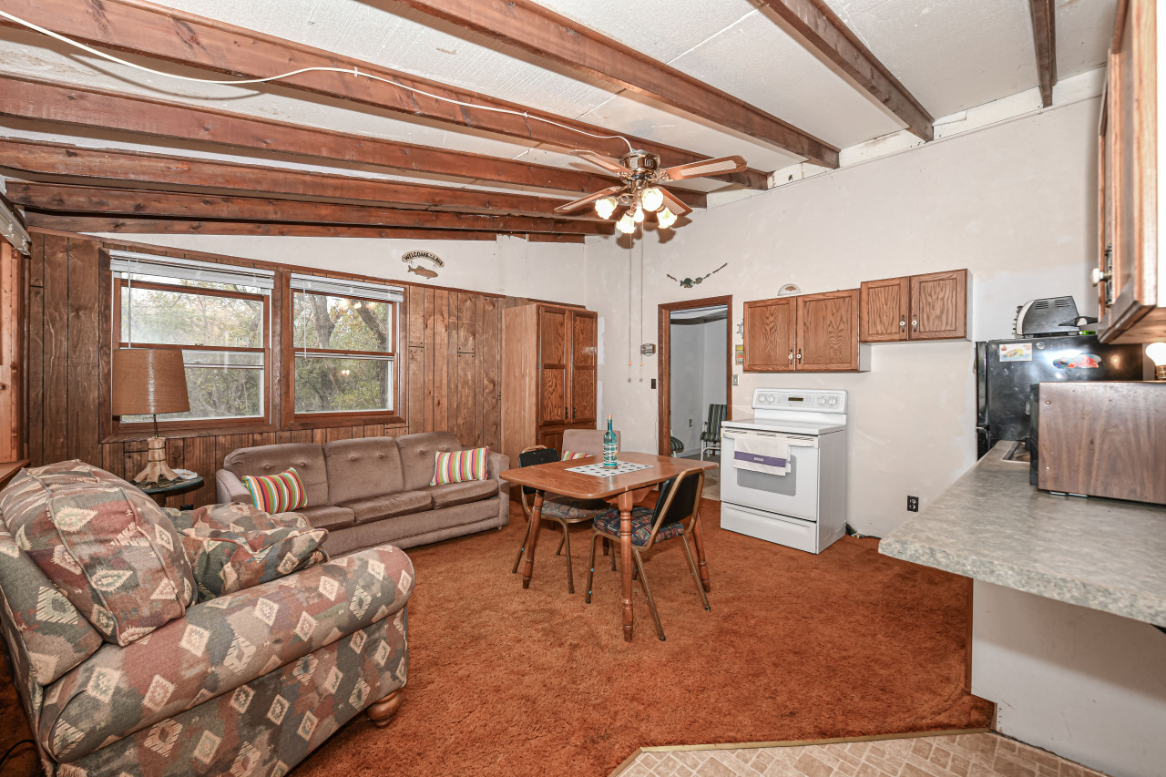 N6627 Anderson Dr