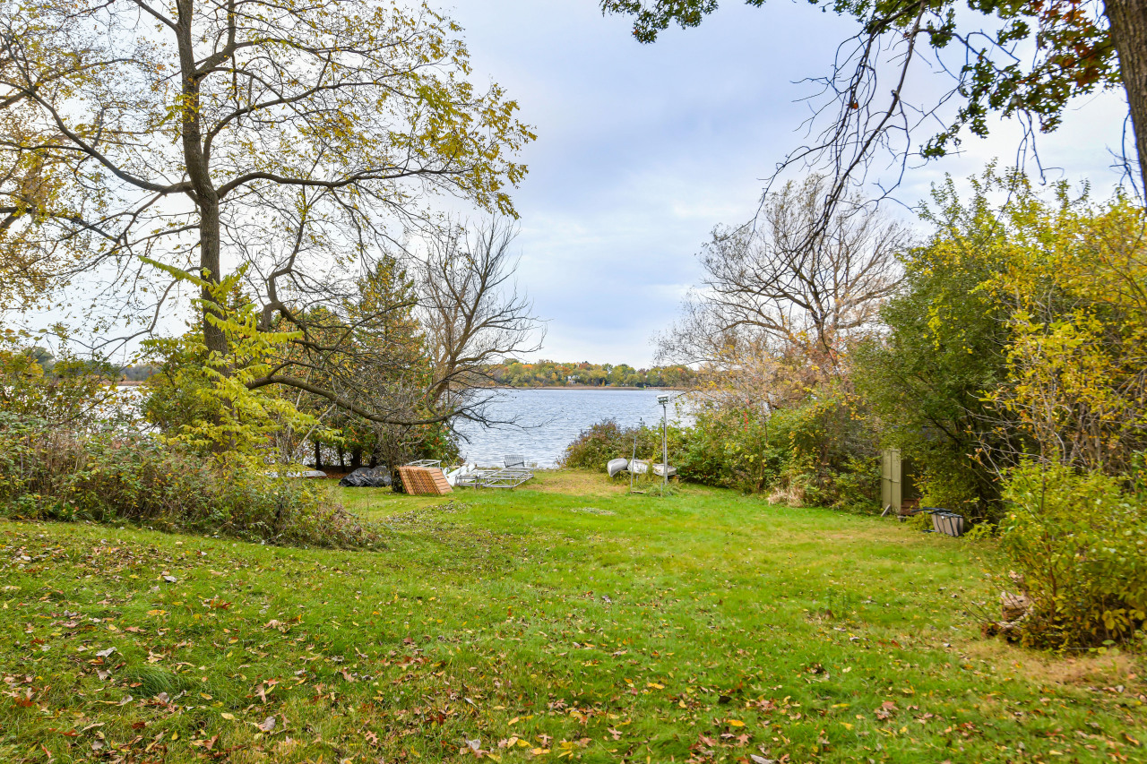 N6627 Anderson Dr