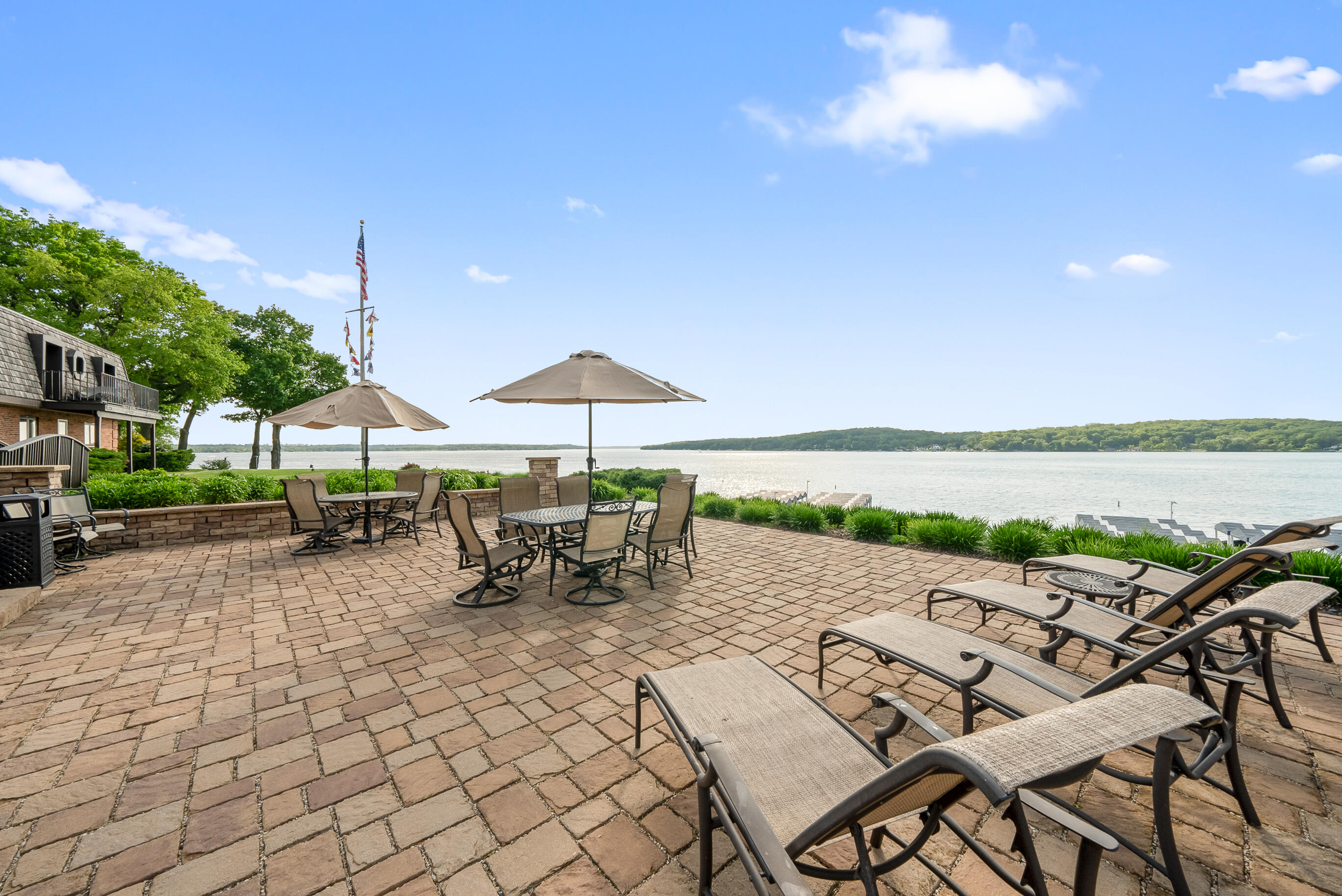 1070 S Lake Shore Dr 1 B2