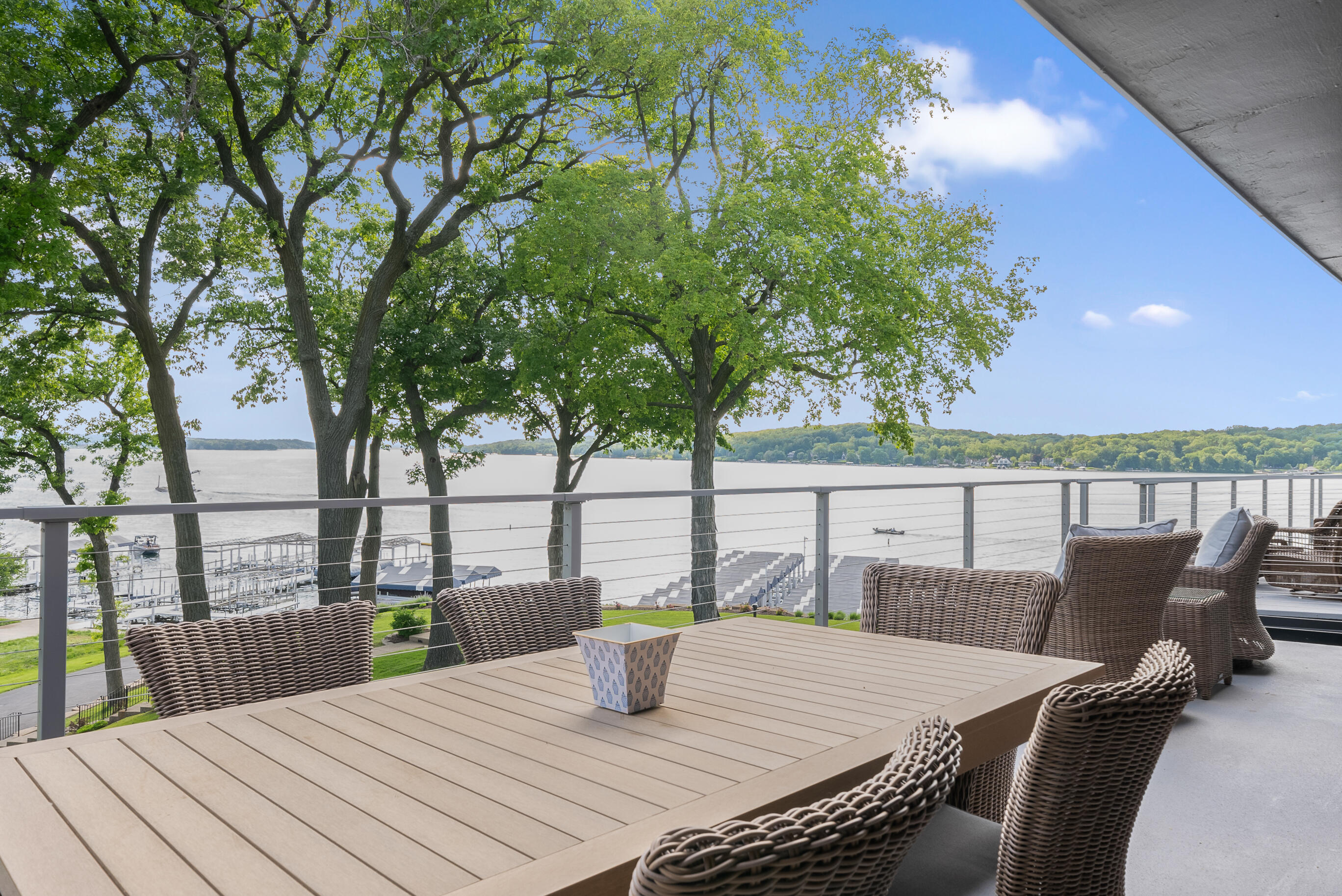 1070 S Lake Shore Dr 1 B2