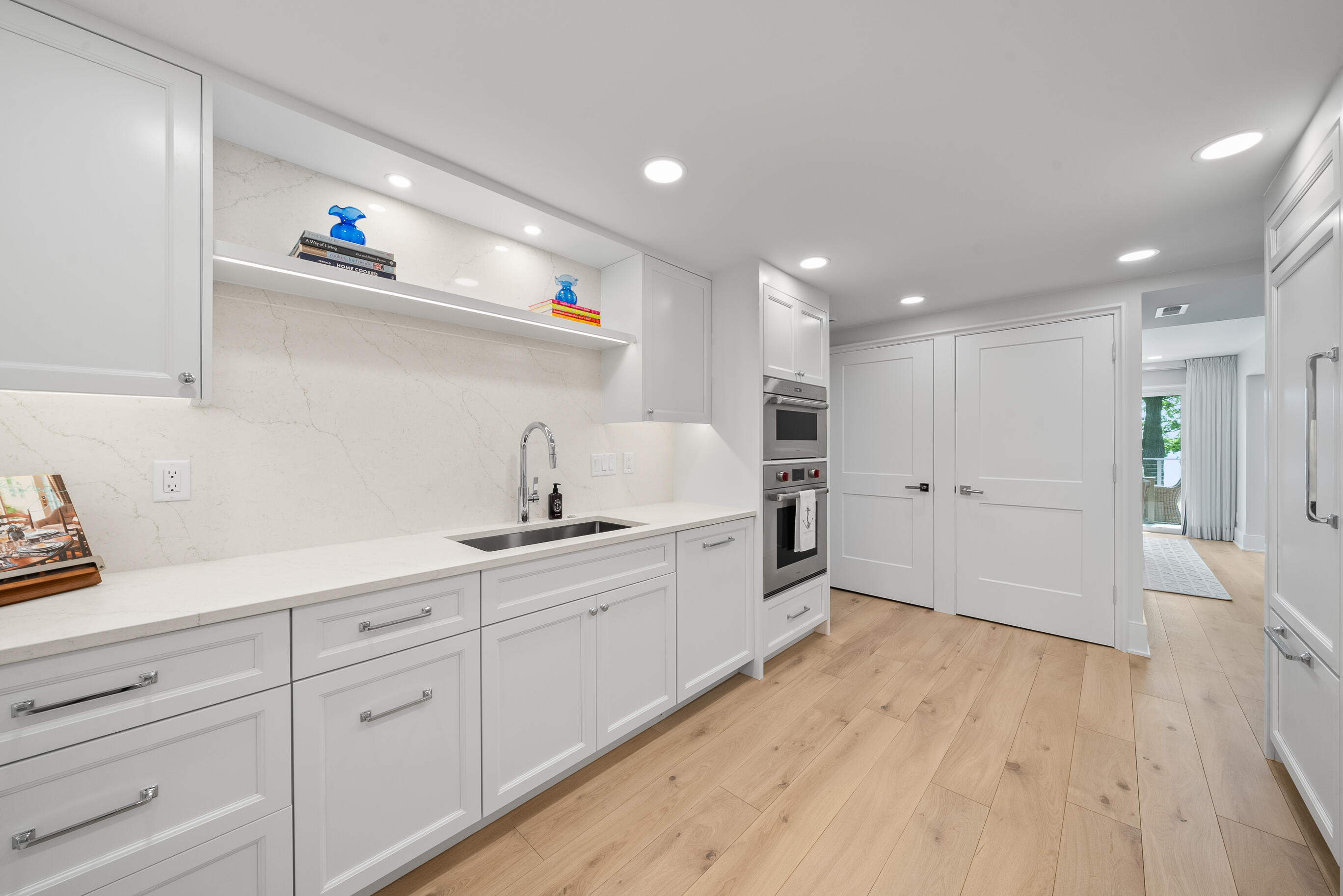1070 S Lake Shore Dr 1 B2
