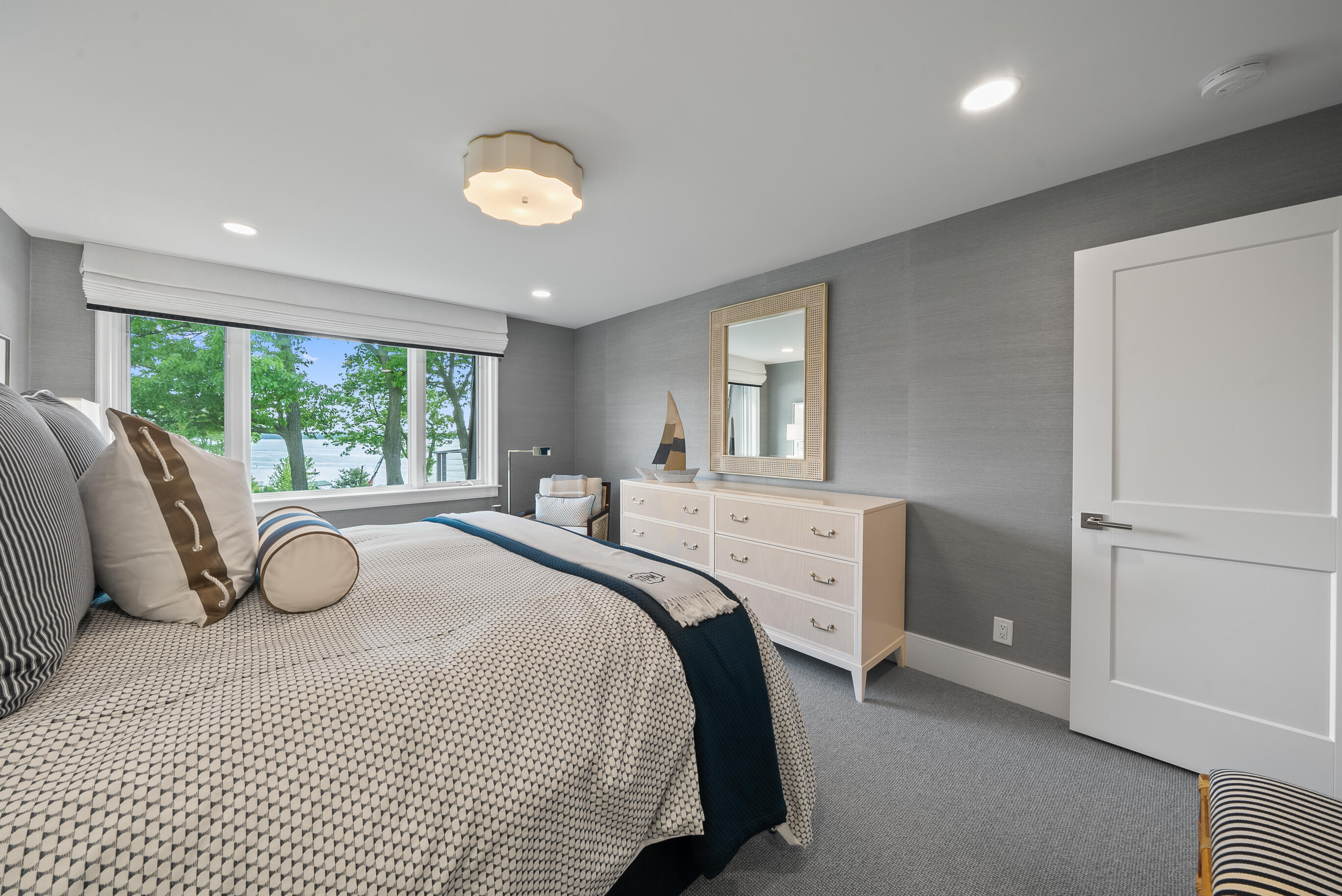 1070 S Lake Shore Dr 1 B2