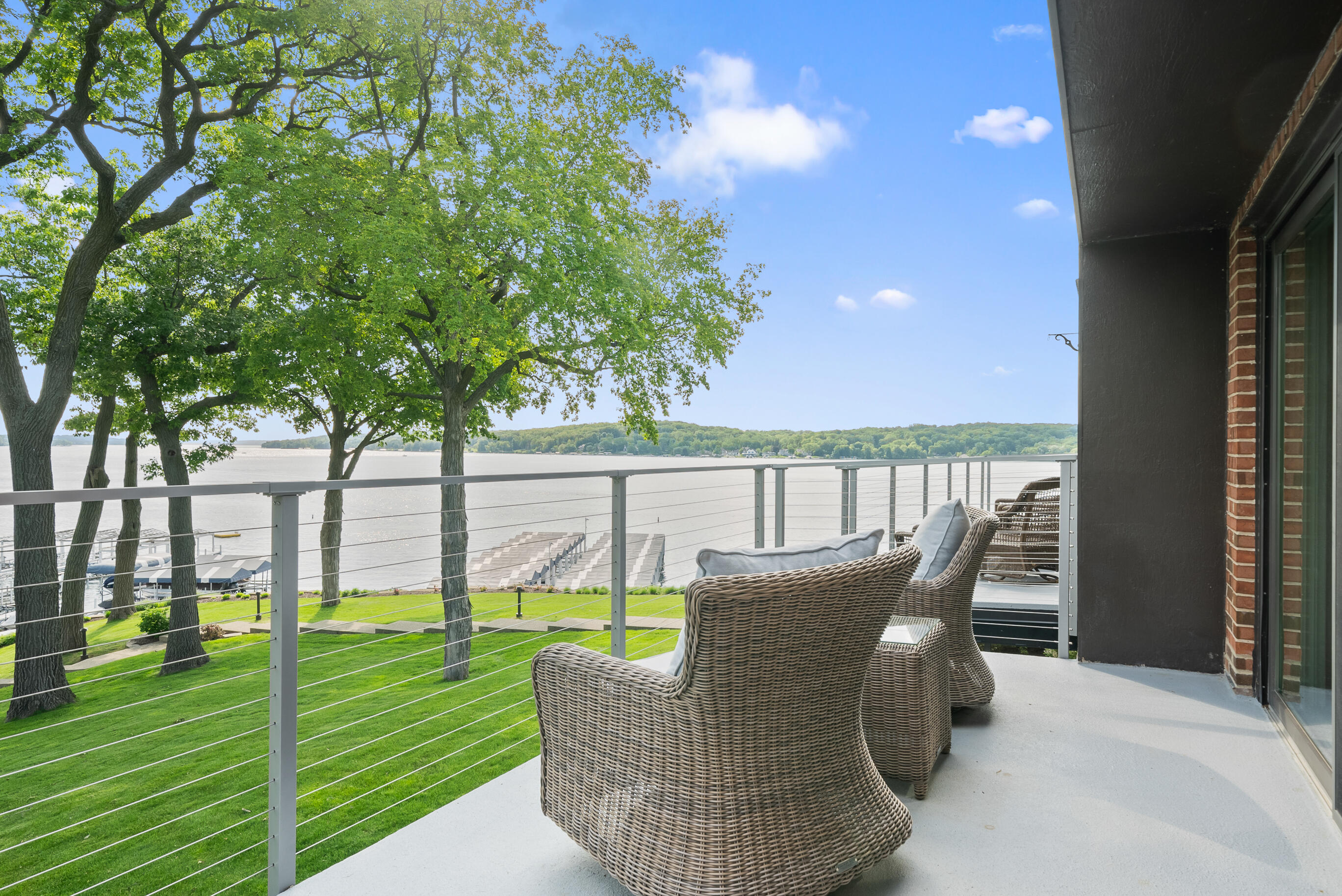 1070 S Lake Shore Dr 1 B2