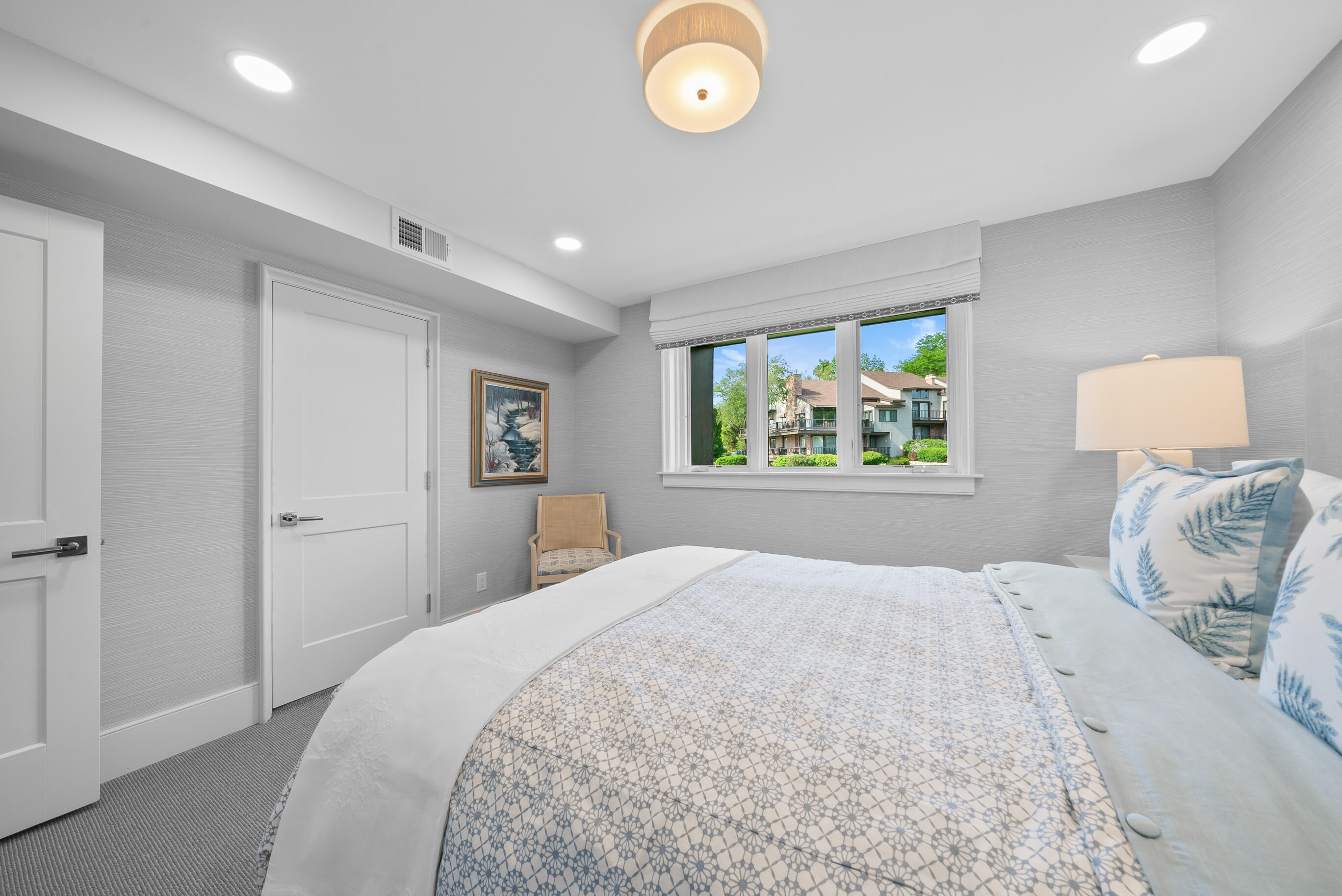 1070 S Lake Shore Dr 1 B2