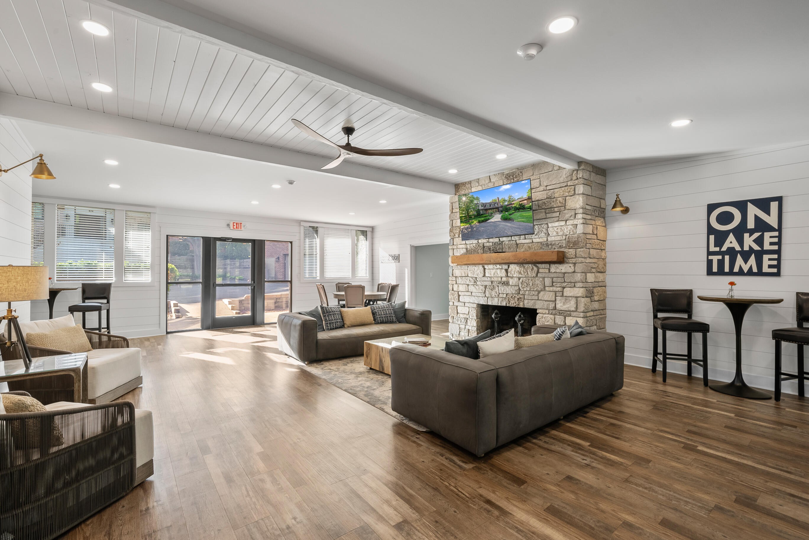 1070 S Lake Shore Dr 1 B2