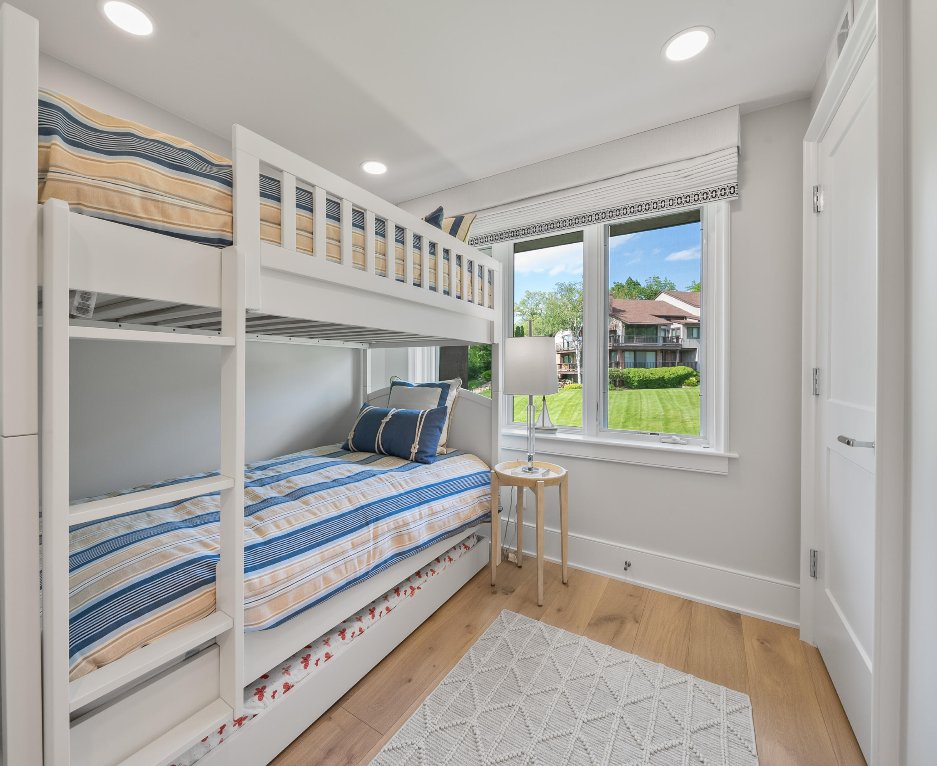 1070 S Lake Shore Dr 1 B2